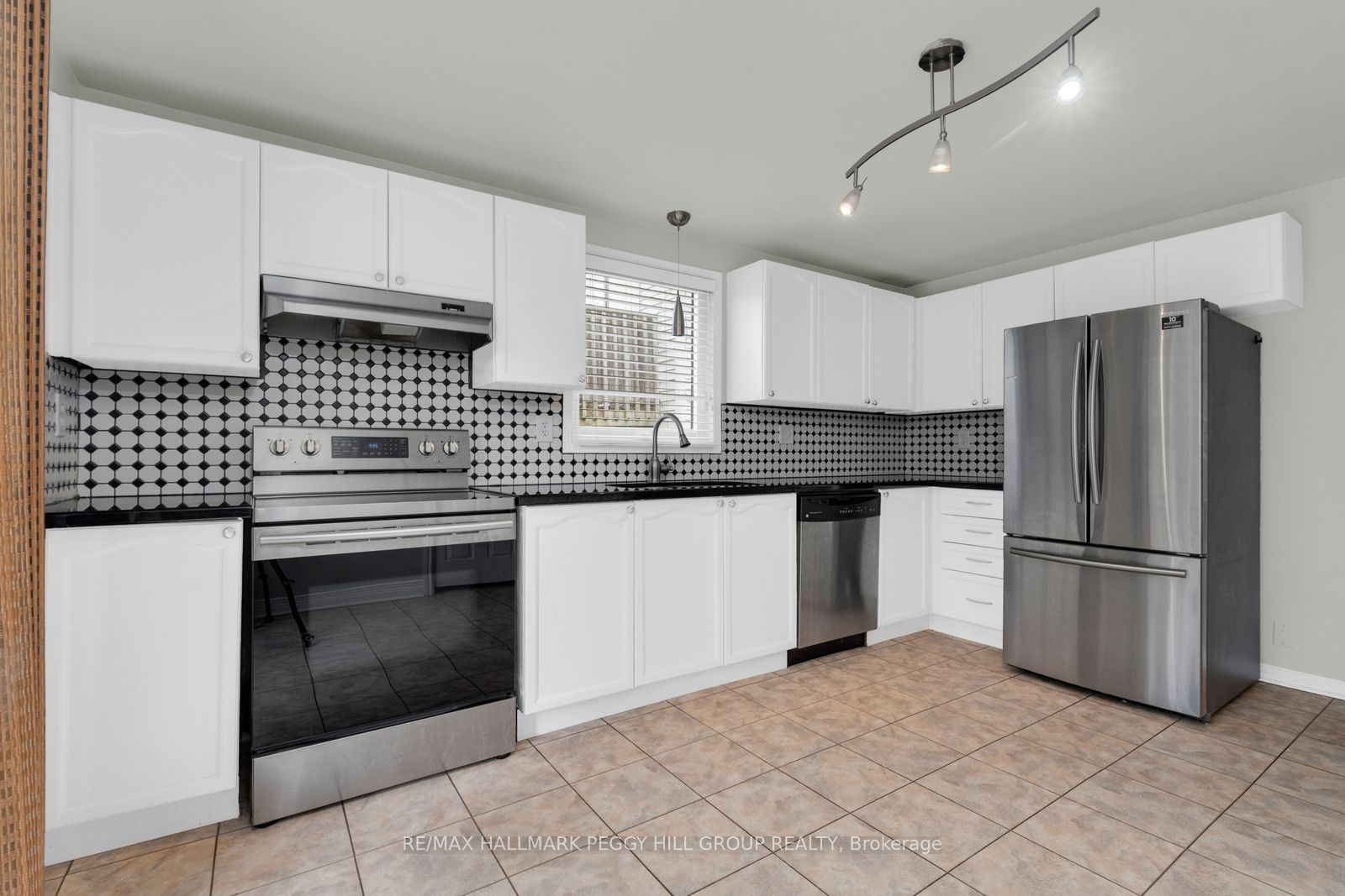 27 Finlay Road, Barrie, ON L4N 7T8 photo 5