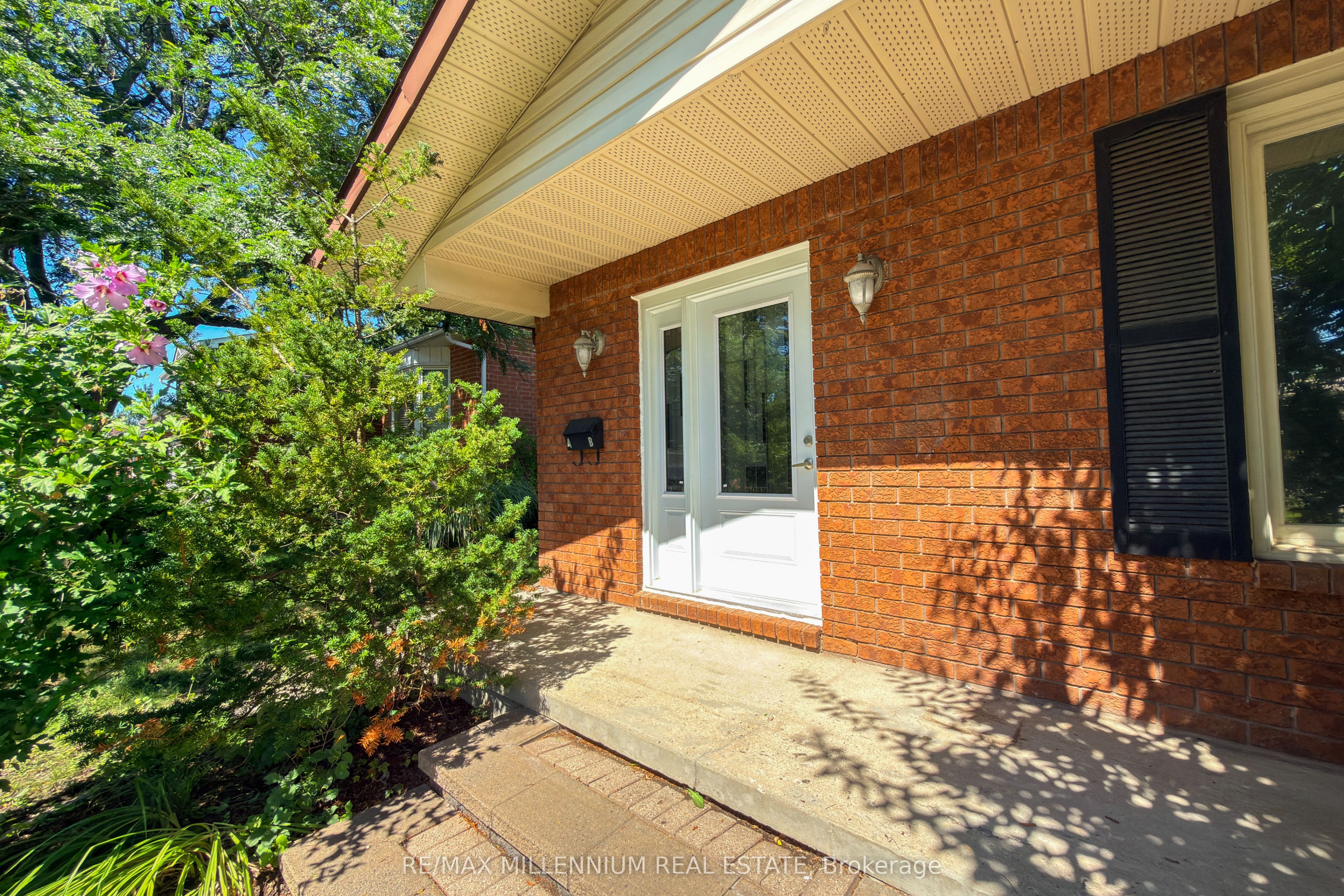 5 Pepler Place, Barrie, ON L4N 5E3 photo 2