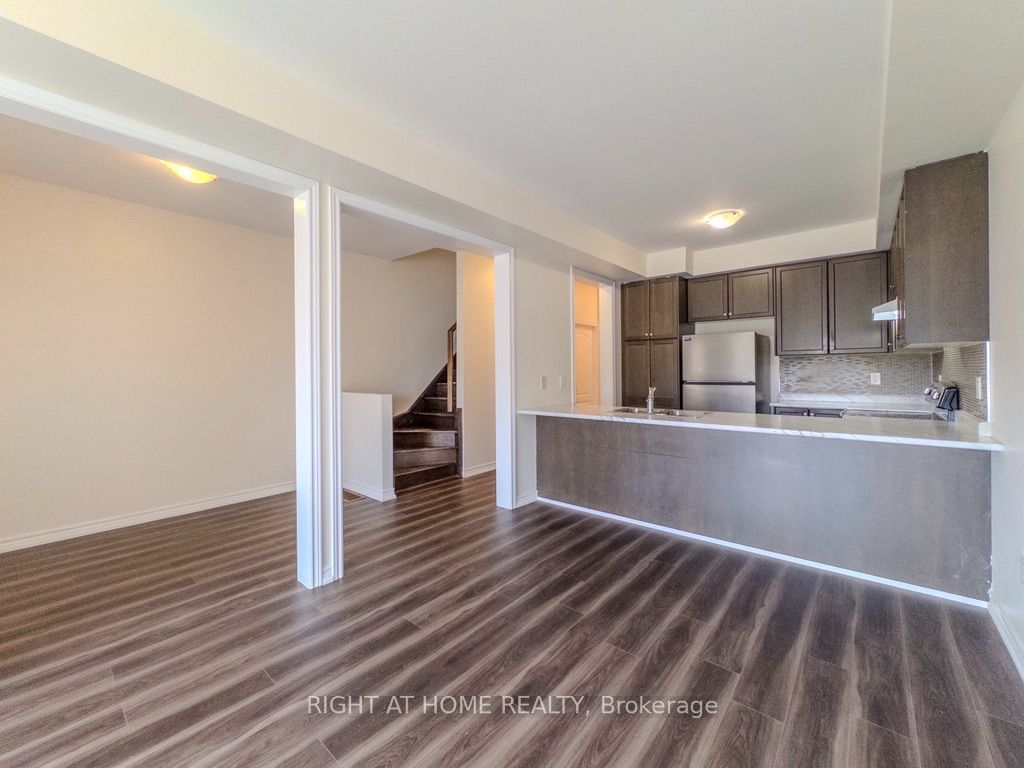 465 Mapleton Avenue, Barrie, ON L4N 9C2 photo 2