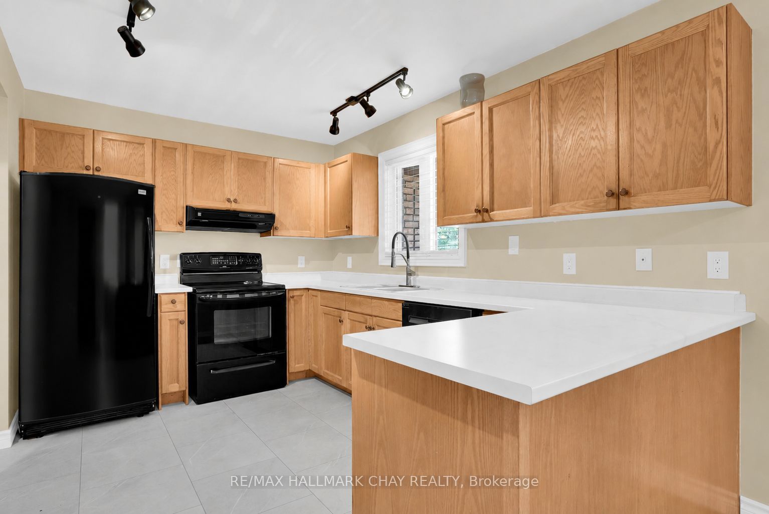51 Indianola Crescent, Wasaga Beach, ON L9Z 2W4 photo 4