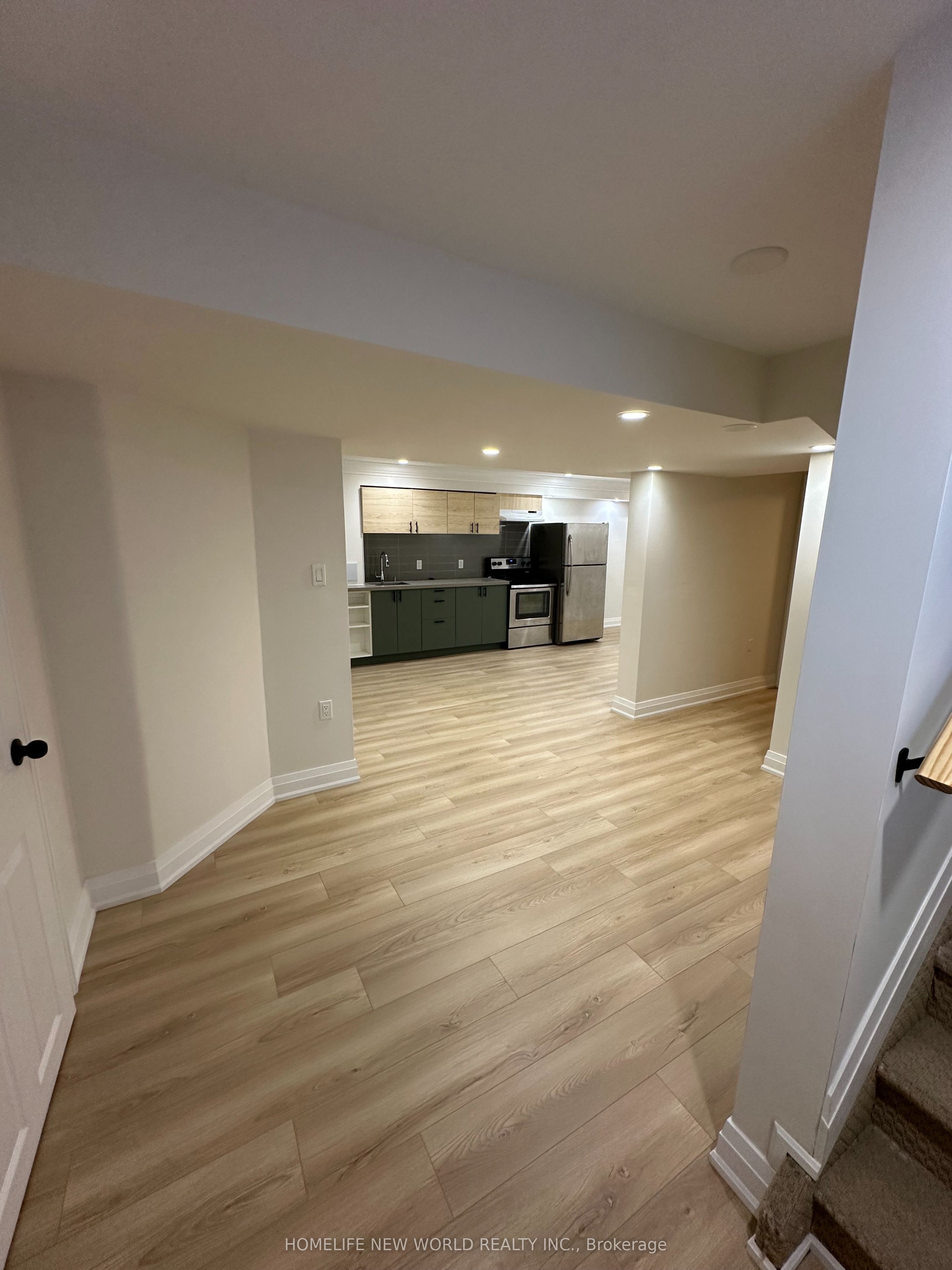 93 Courtney Crescent Unit 1, Barrie, ON L4N 5S9 photo 3