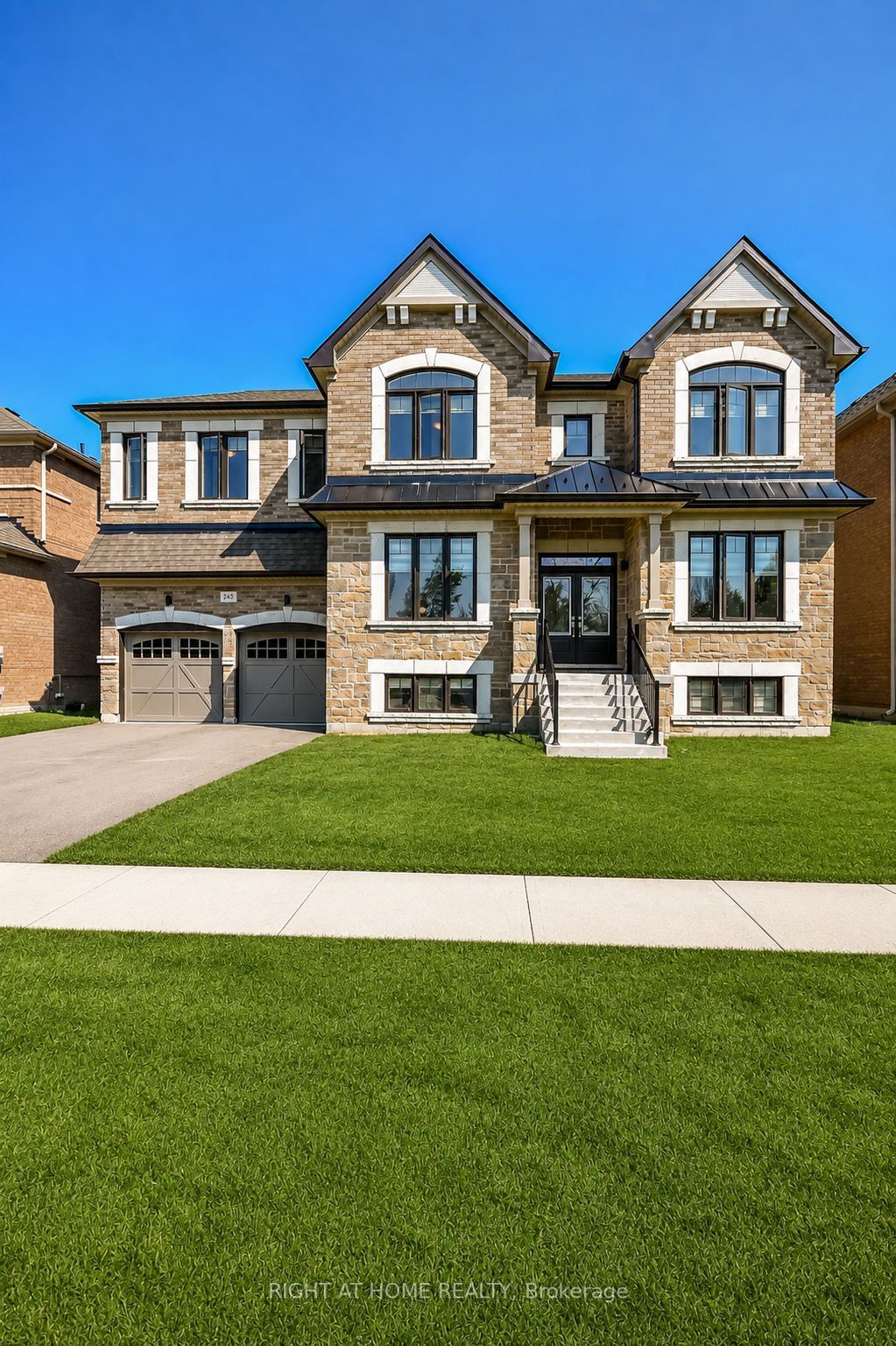 243 CENTRE Street, Clearview, ON L0M 1S0