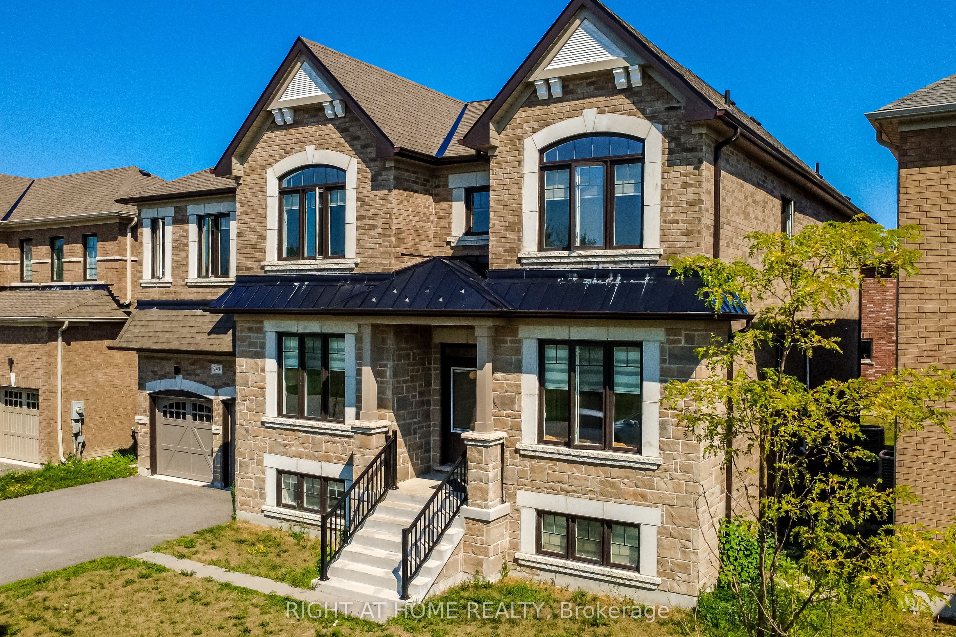 243 CENTRE Street, Clearview, ON L0M 1S0 photo 4