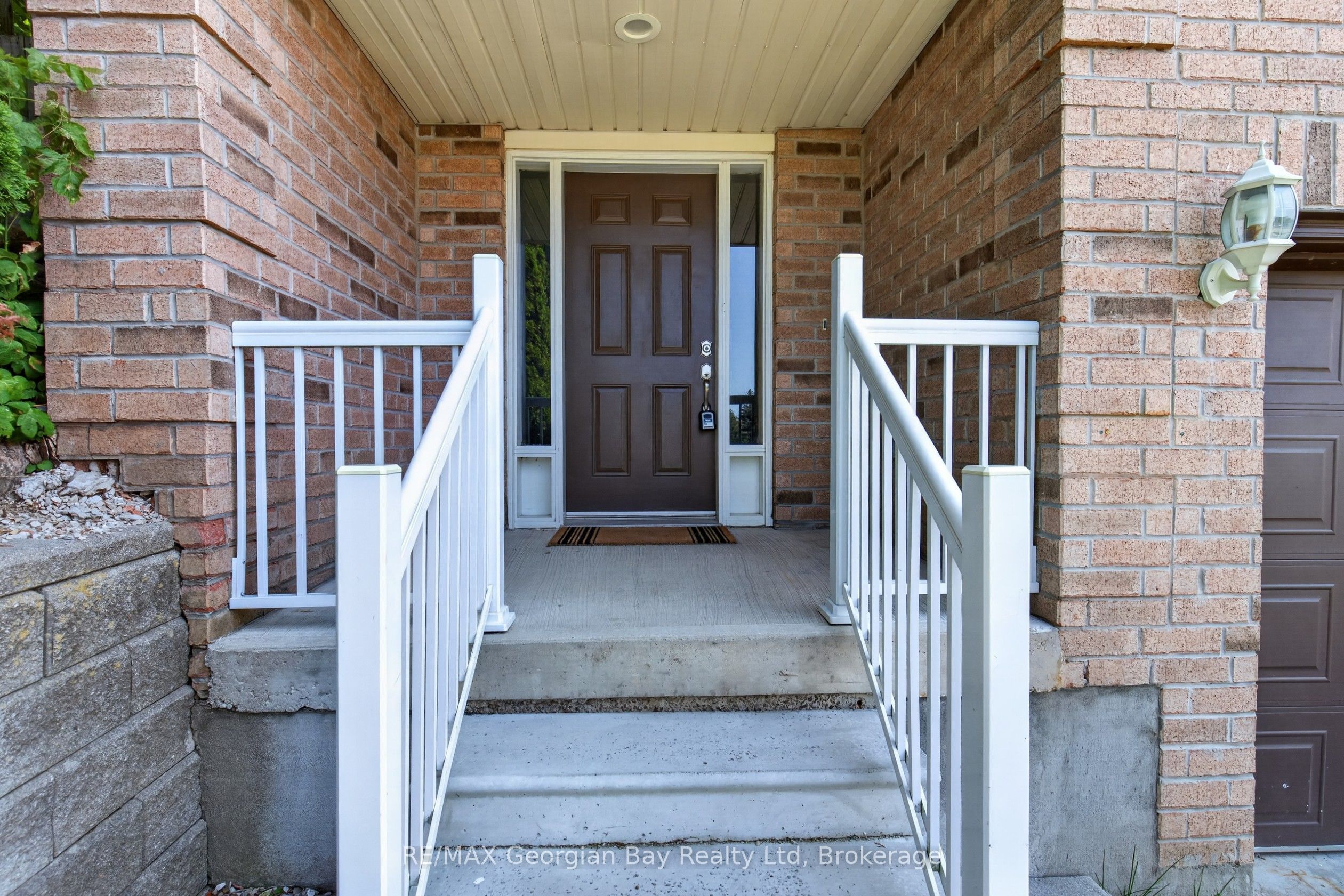 423 Irwin Street, Midland, ON L4R 2V6 photo 2