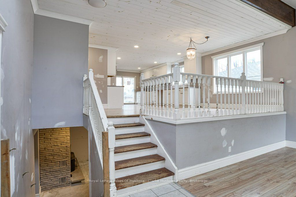 8 Edna Street, Orillia, ON L3V 6G4 photo 2
