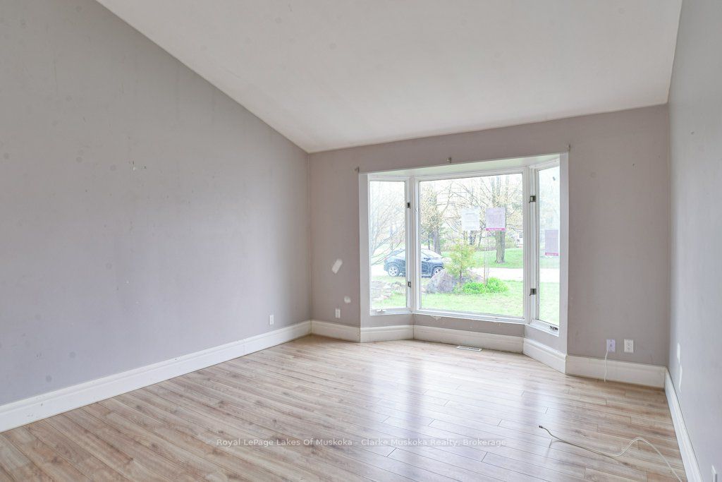 8 Edna Street, Orillia, ON L3V 6G4 photo 3