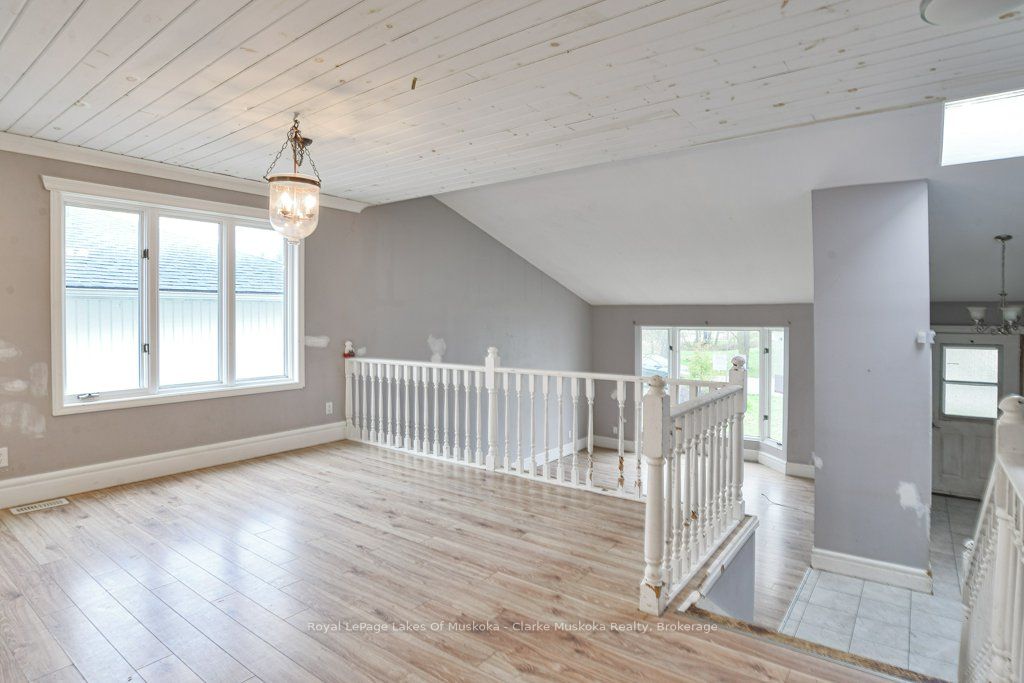 8 Edna Street, Orillia, ON L3V 6G4 photo 4