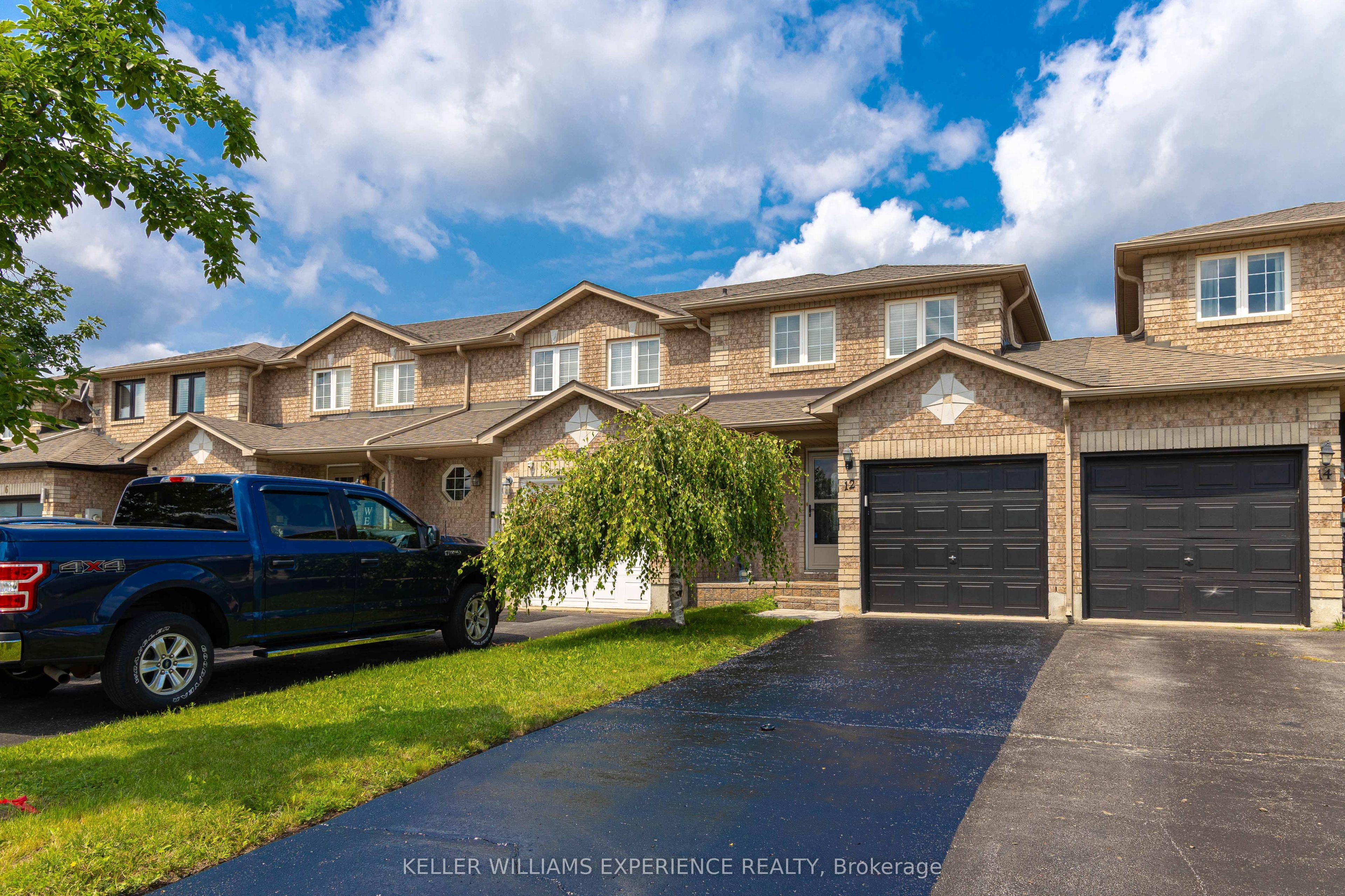12 Monarchy Street, Barrie, ON L4M 7K2 photo 2