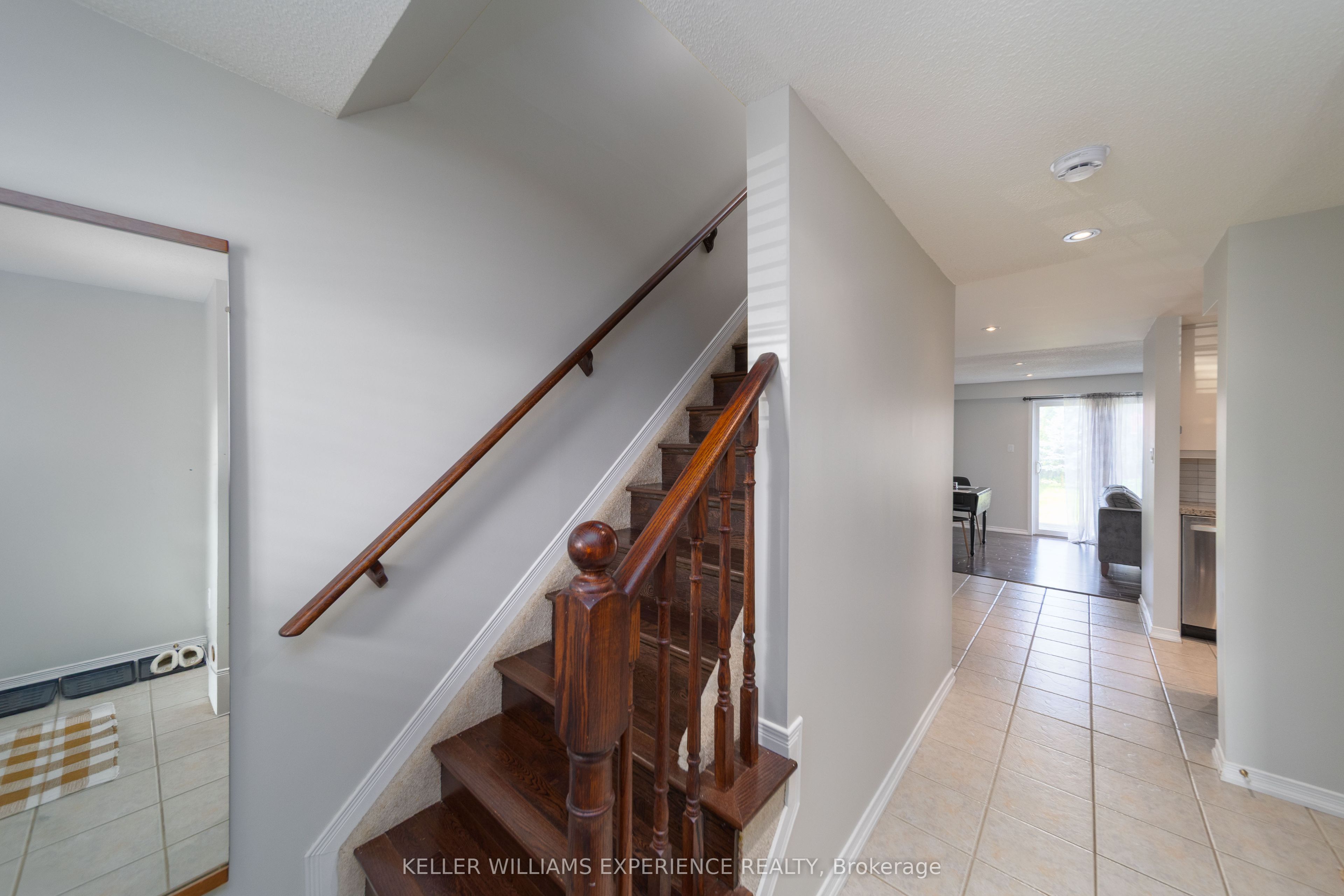 12 Monarchy Street, Barrie, ON L4M 7K2 photo 3