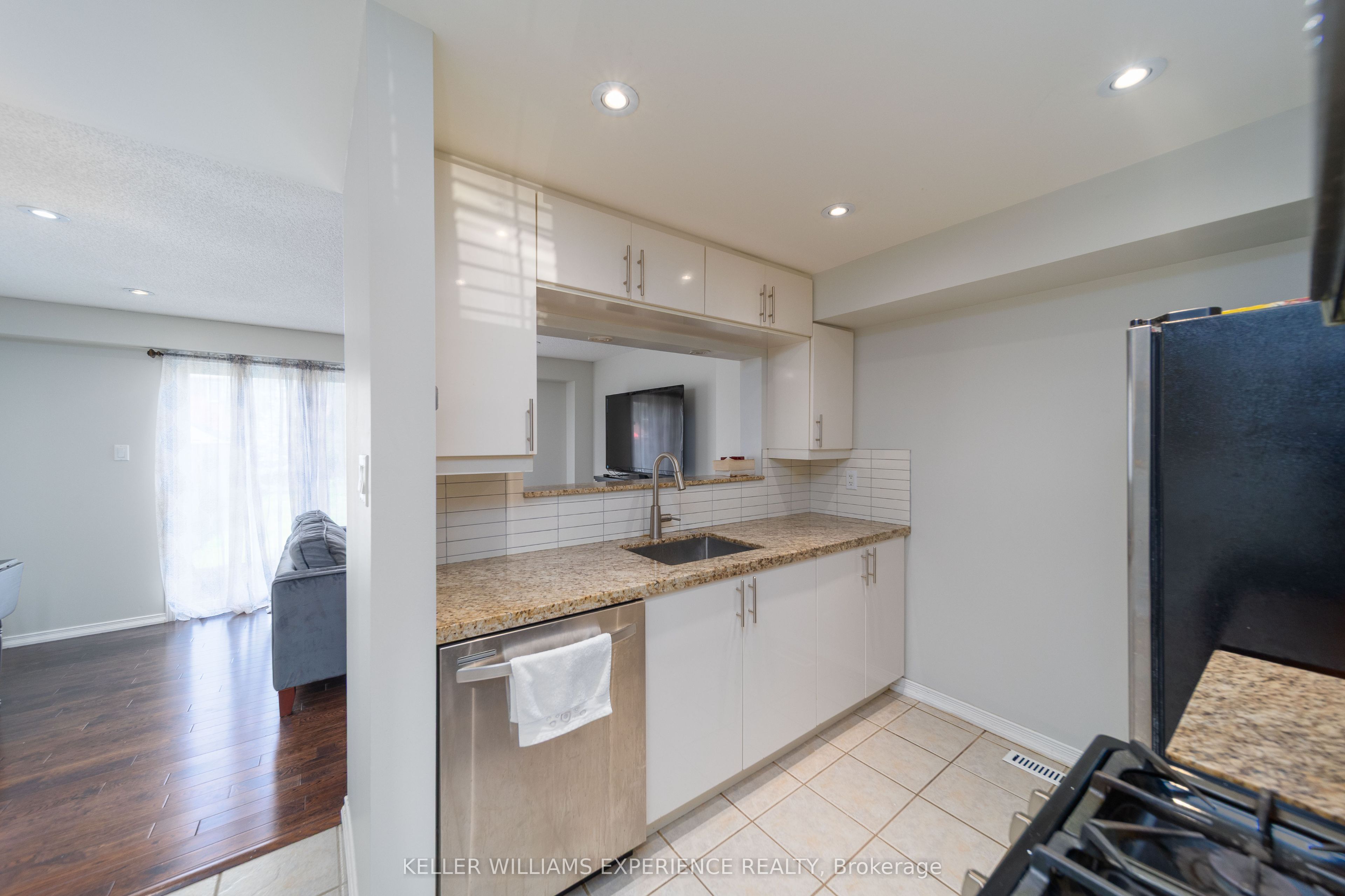 12 Monarchy Street, Barrie, ON L4M 7K2 photo 5