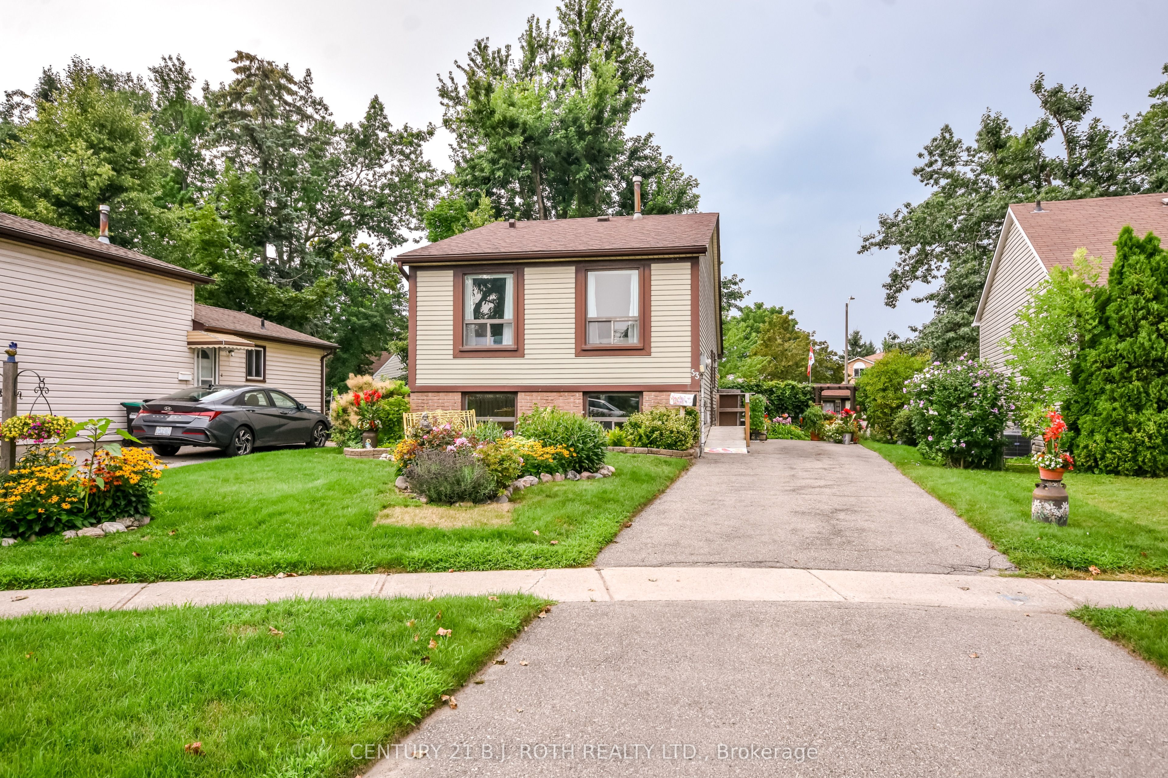 53 Mowat Crescent, Barrie, ON L4N 5B4