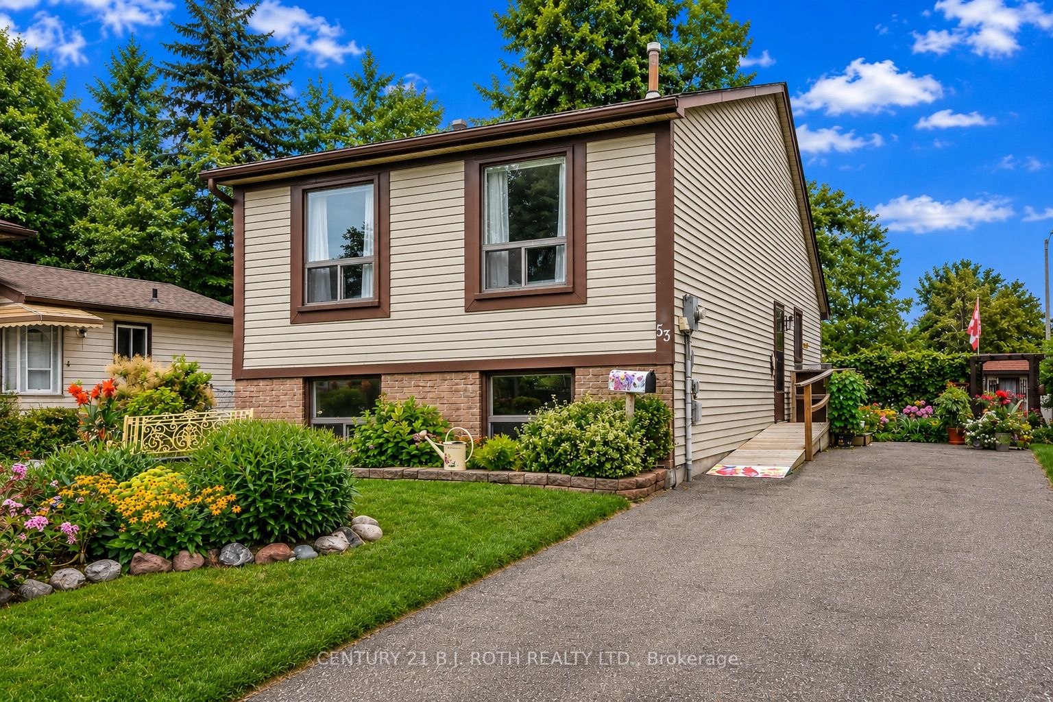 53 Mowat Crescent, Barrie, ON L4N 5B4 photo 2