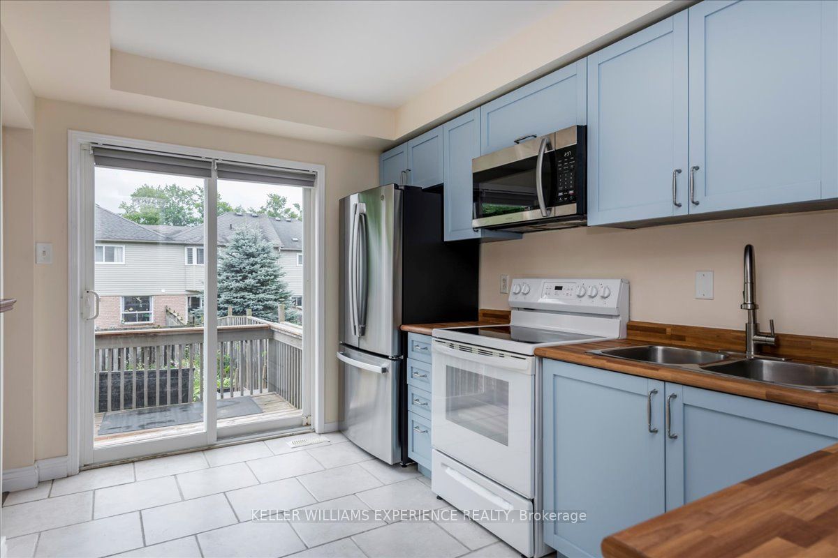 10 SUNSET Place, Barrie, ON L4N 0T7 photo 4