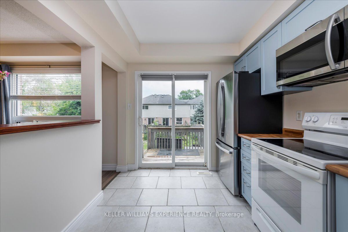 10 SUNSET Place, Barrie, ON L4N 0T7 photo 5