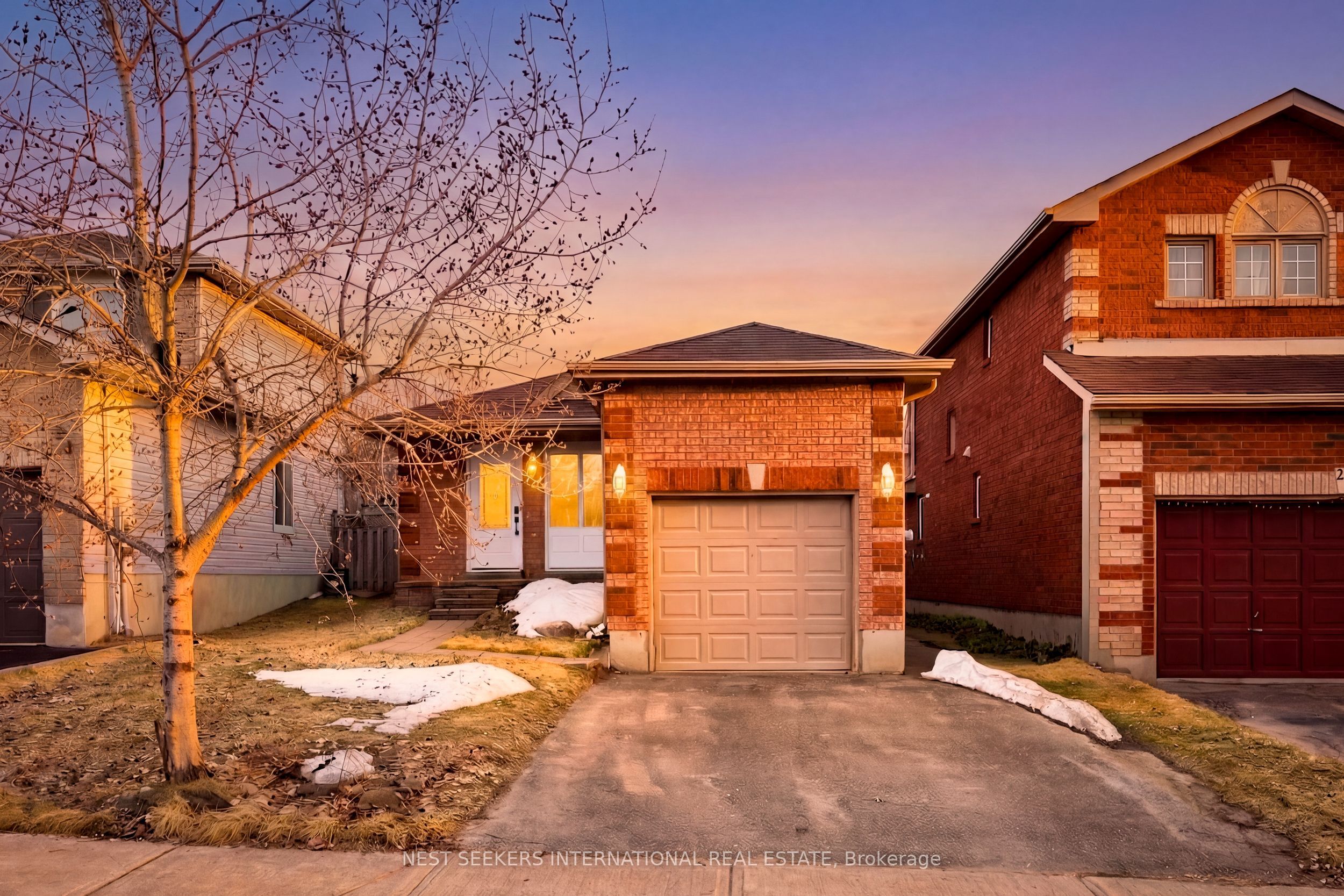 27 Athabaska Road, Barrie, ON L4N 8C9