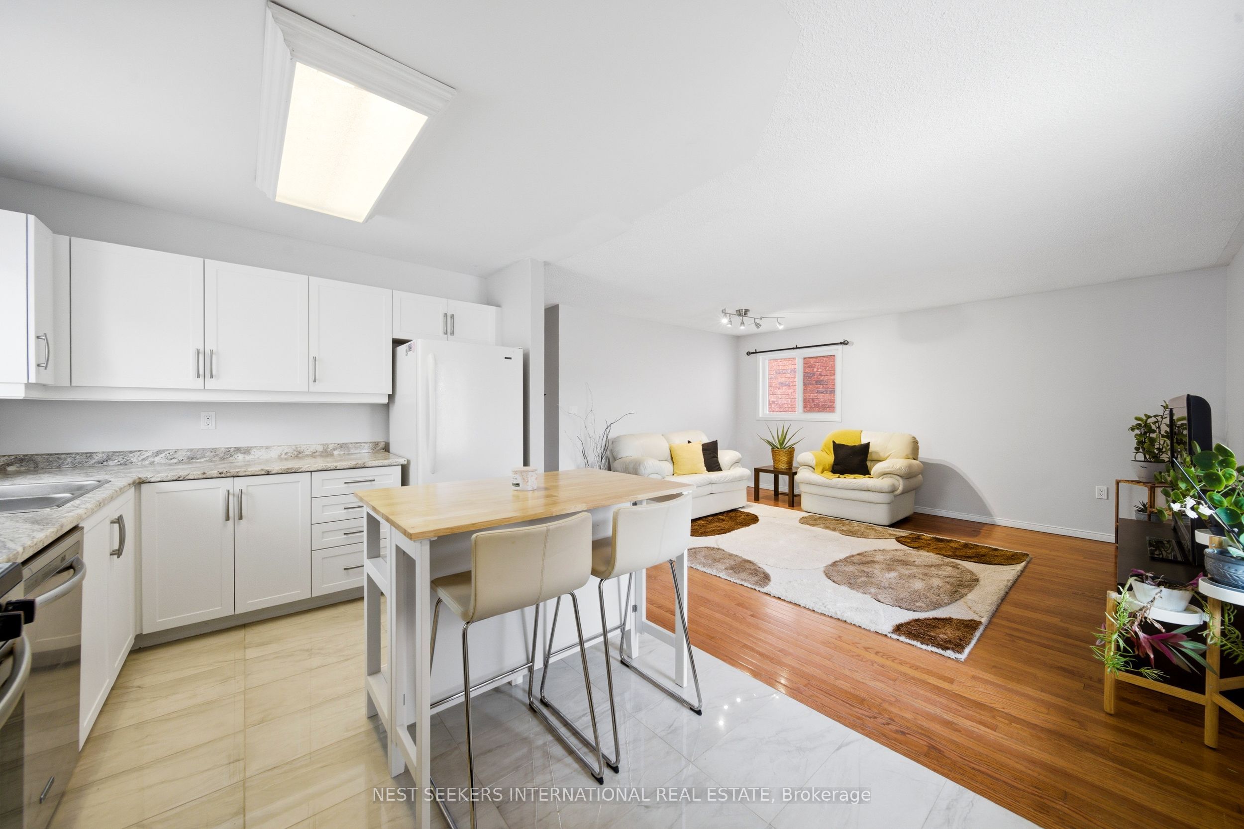 27 Athabaska Road, Barrie, ON L4N 8C9 photo 3