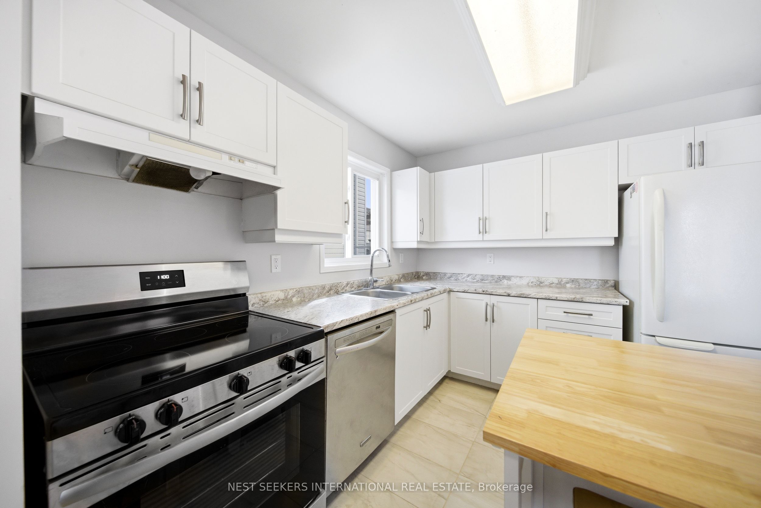 27 Athabaska Road, Barrie, ON L4N 8C9 photo 4