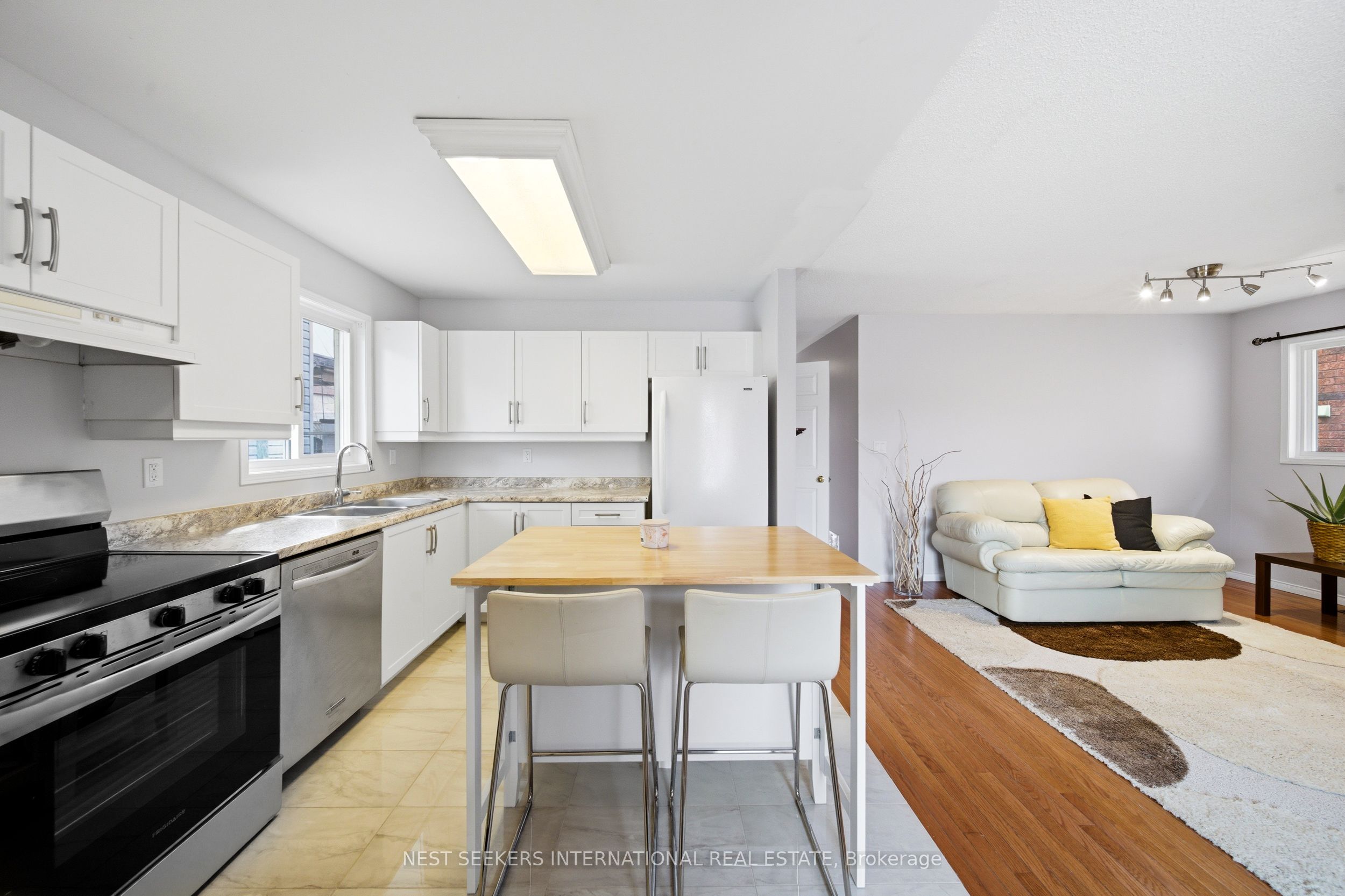 27 Athabaska Road, Barrie, ON L4N 8C9 photo 5