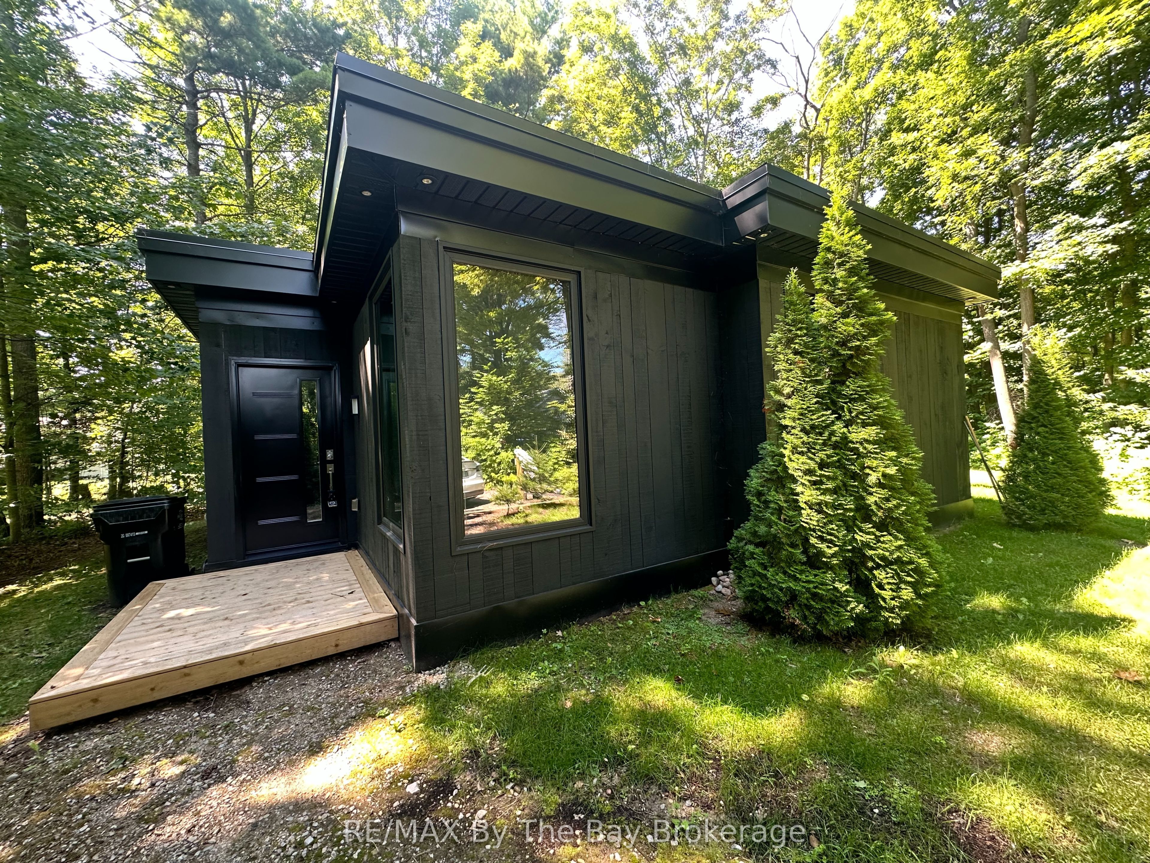 33 St. Laurent Boulevard, Tiny, ON L9M 0J2 photo 2