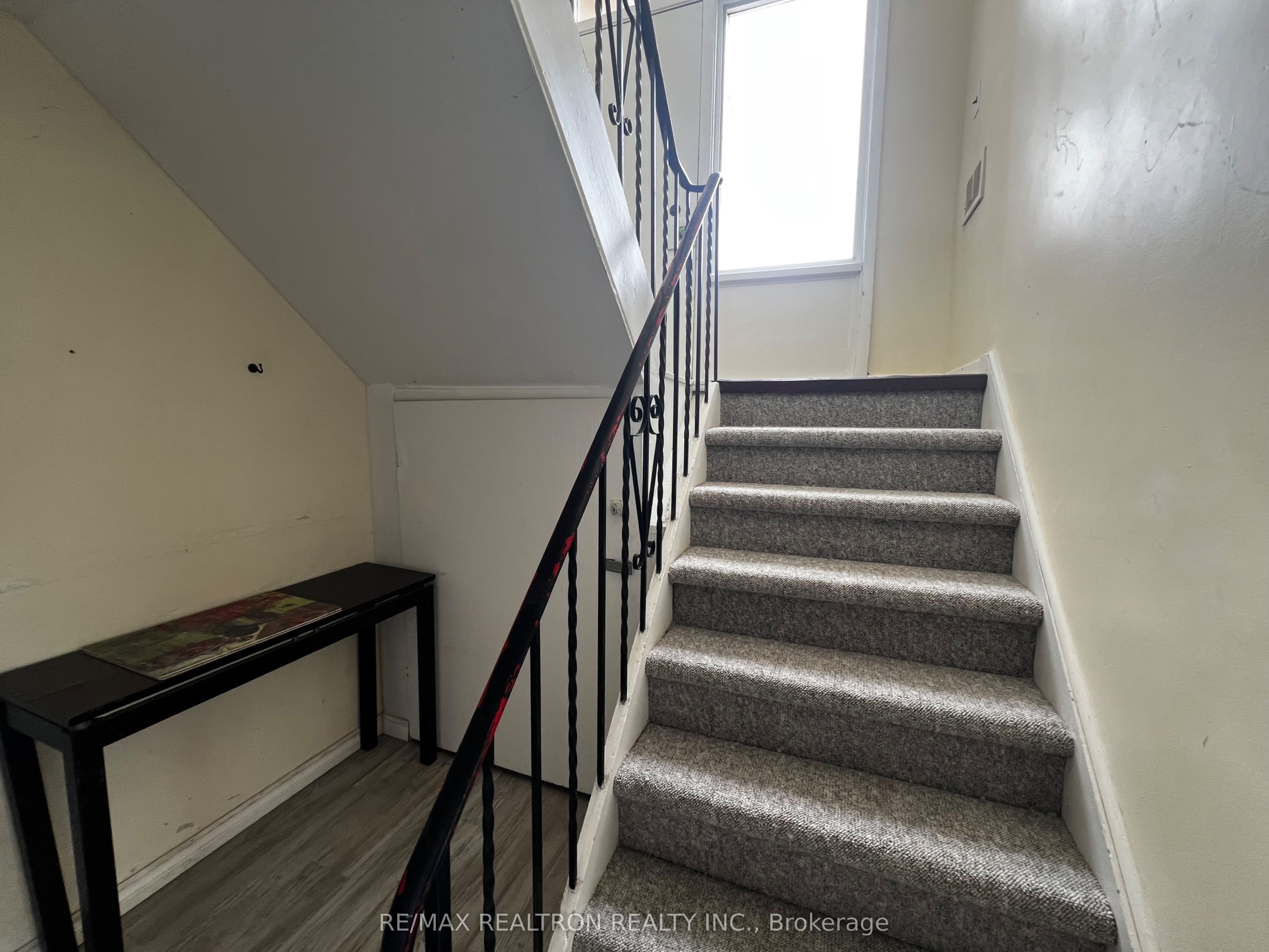 244 St Vincent Street LOWER, Barrie, ON L4M 3Z8 photo 5