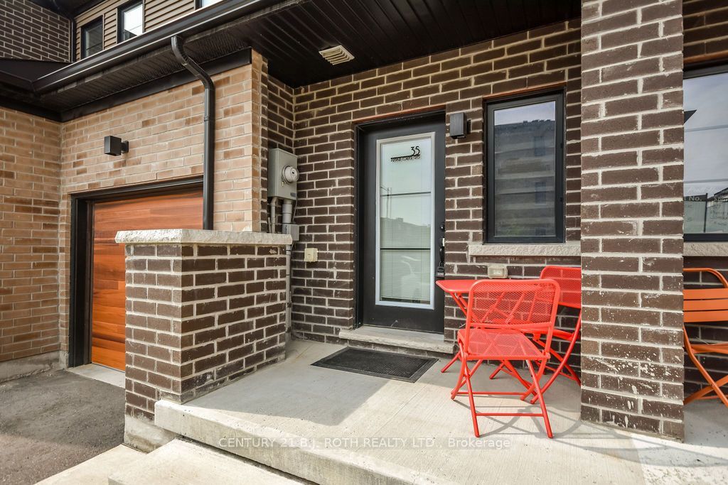 35 Pumpkin Corner Crescent, Barrie, ON L9J 0T5 photo 3