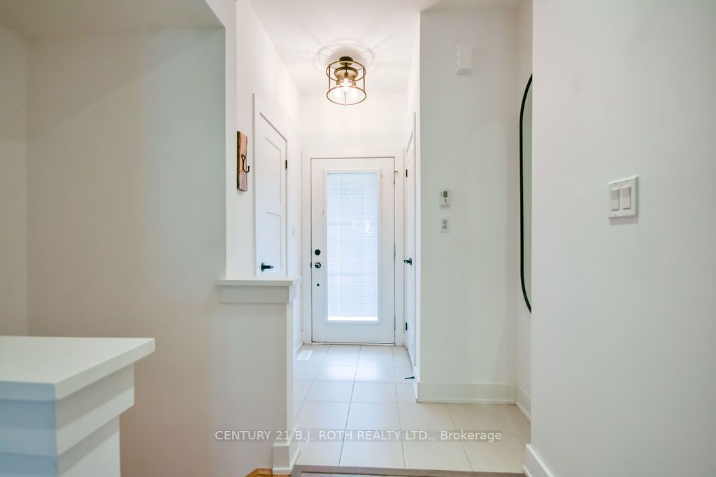 35 Pumpkin Corner Crescent, Barrie, ON L9J 0T5 photo 4