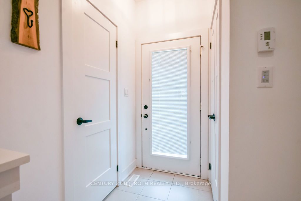 35 Pumpkin Corner Crescent, Barrie, ON L9J 0T5 photo 5