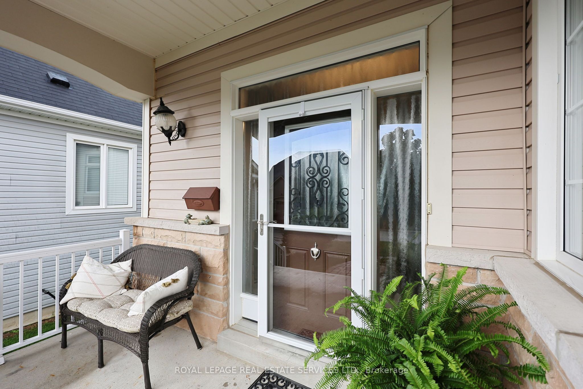 17 LEEWARD Circle, Wasaga Beach, ON L9Z 0E9 photo 2