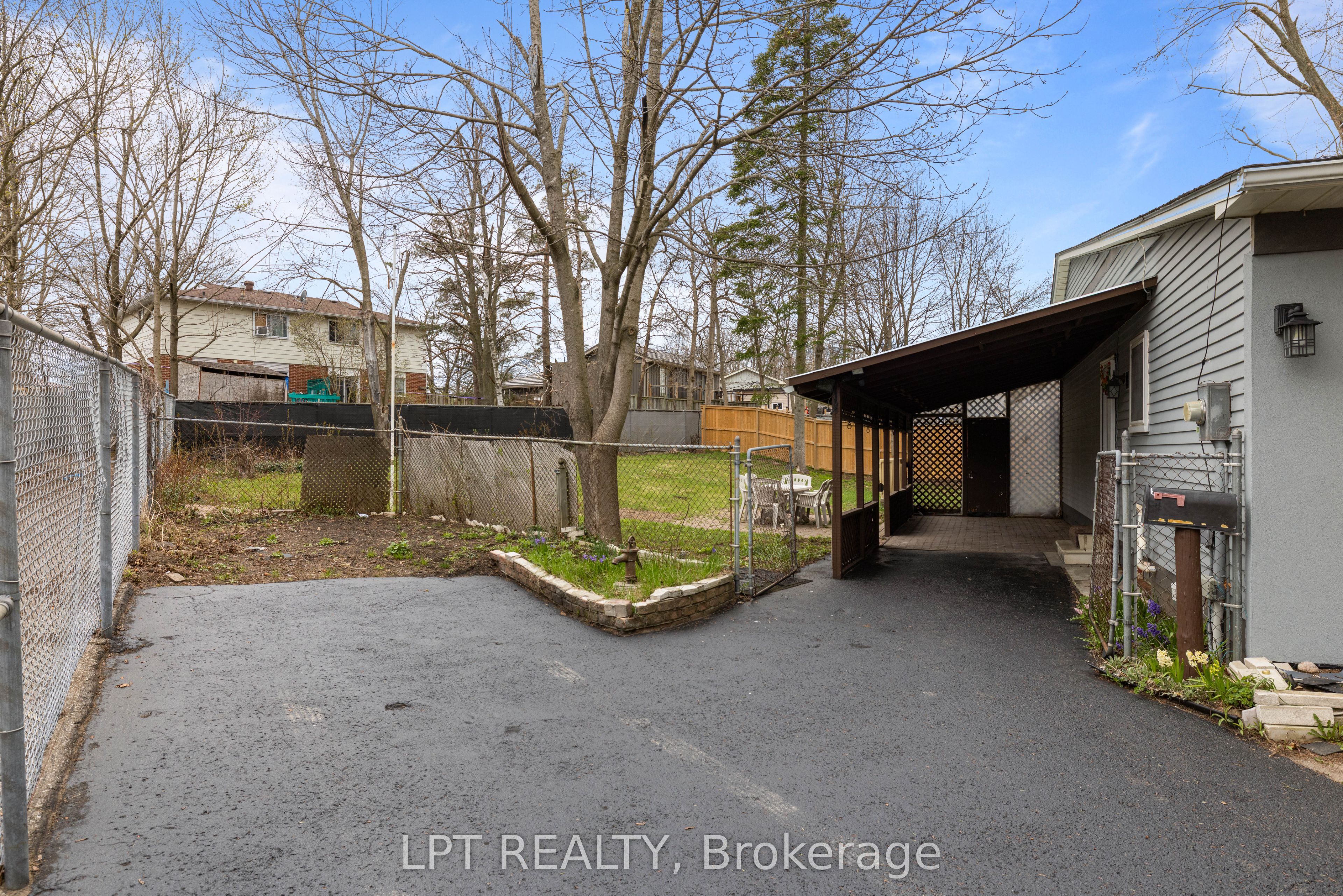55H Chaucer Crescent, Barrie, ON L4N 4T8 photo 3