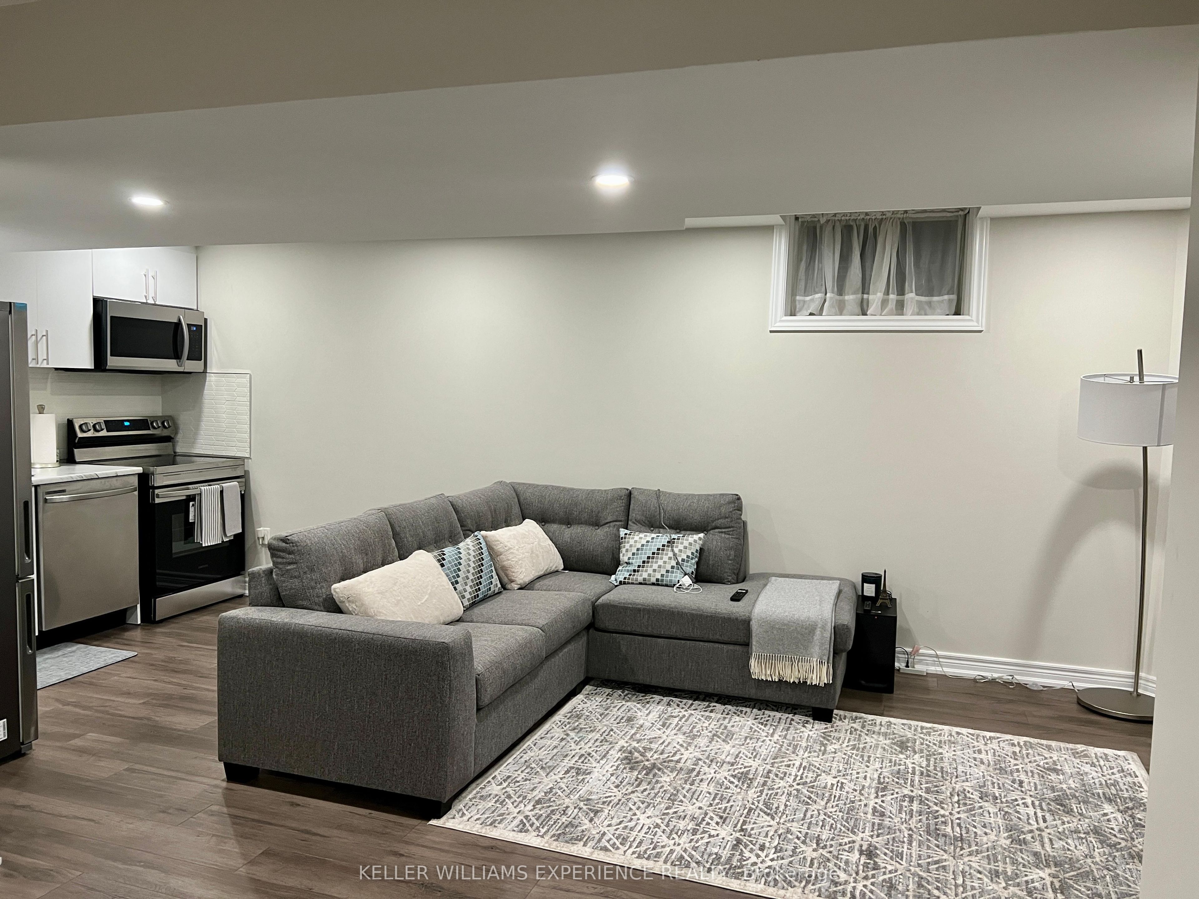 8 Grace Crescent, Barrie, ON L4N 9S7