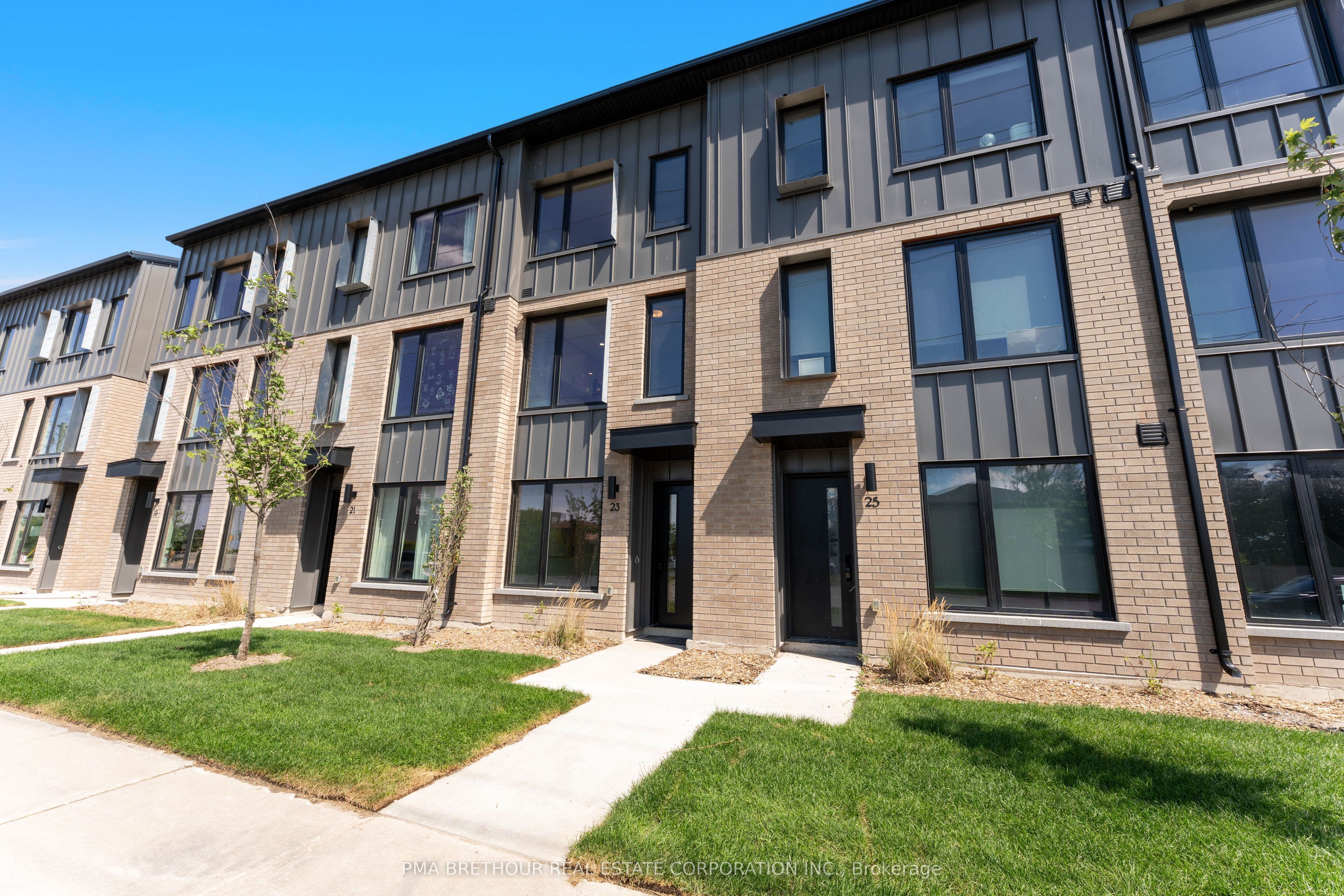 23 Rainwater Lane, Barrie, ON L4N 9J6