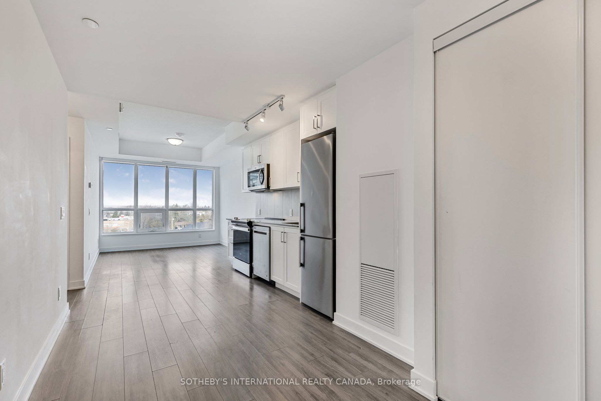 681 Yonge Street 403, Barrie, ON L9J 0K1 photo 3