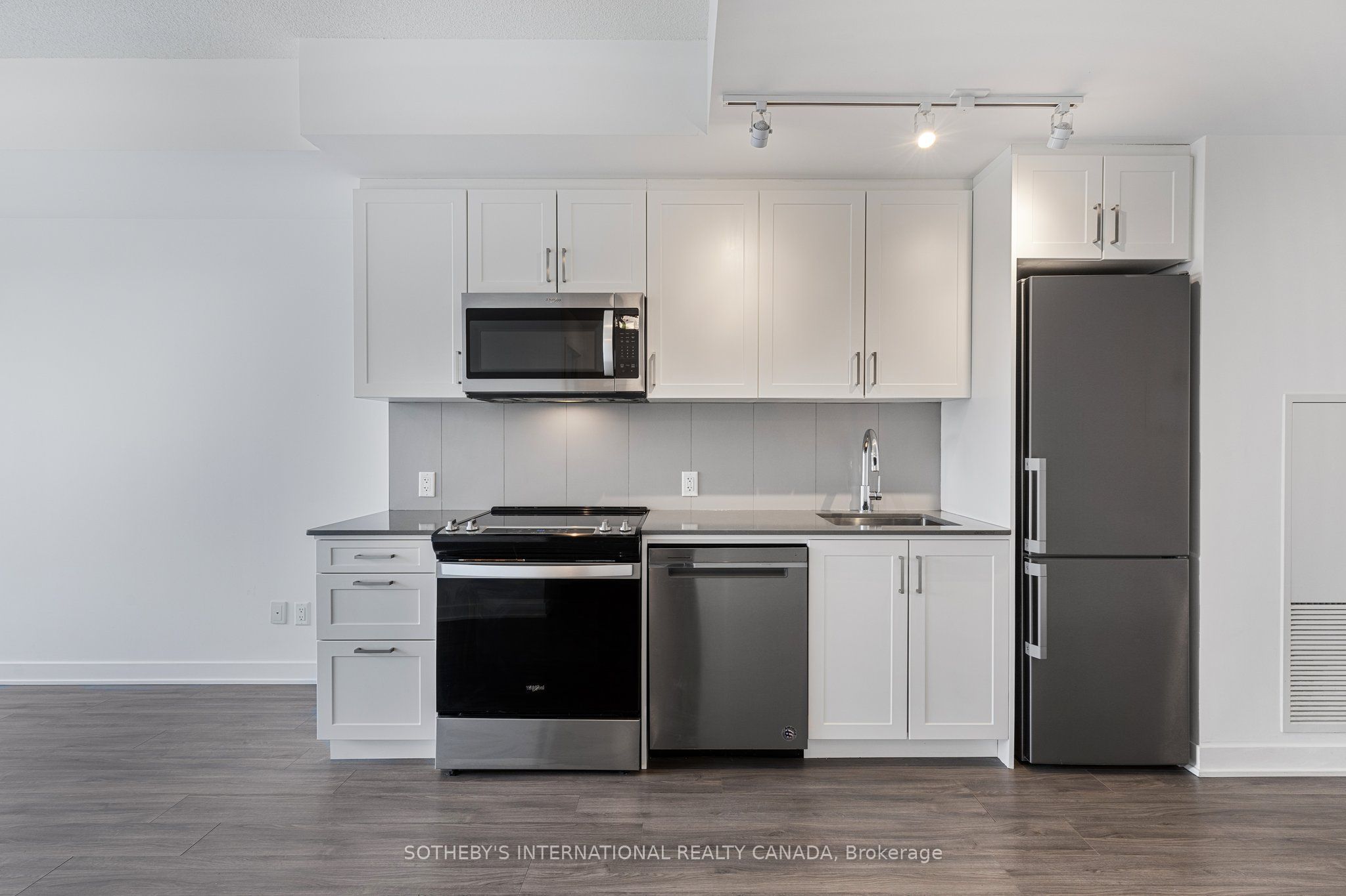 681 Yonge Street 403, Barrie, ON L9J 0K1 photo 4