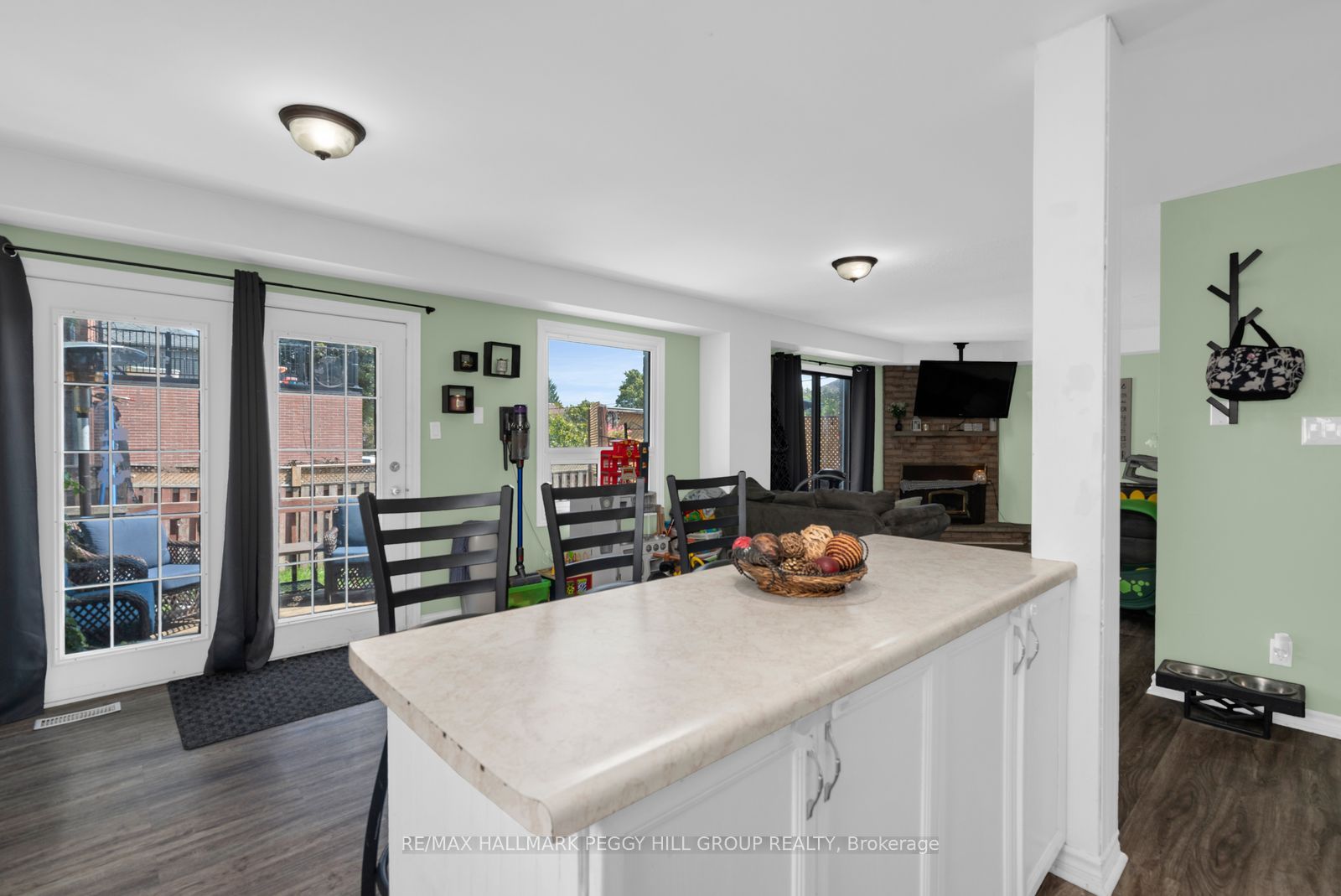 187 Johnson Street, Barrie, ON L4M 5Y9 photo 2