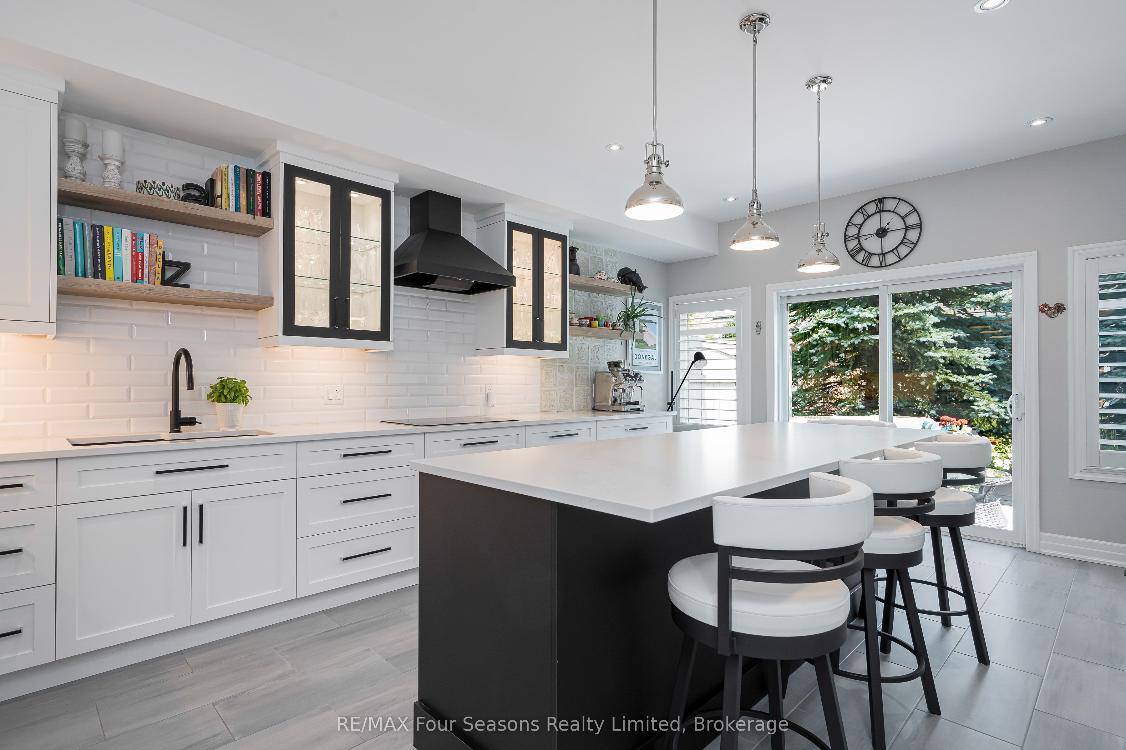 9 North Maple Street, Collingwood, ON L9Y 0J7 photo 4