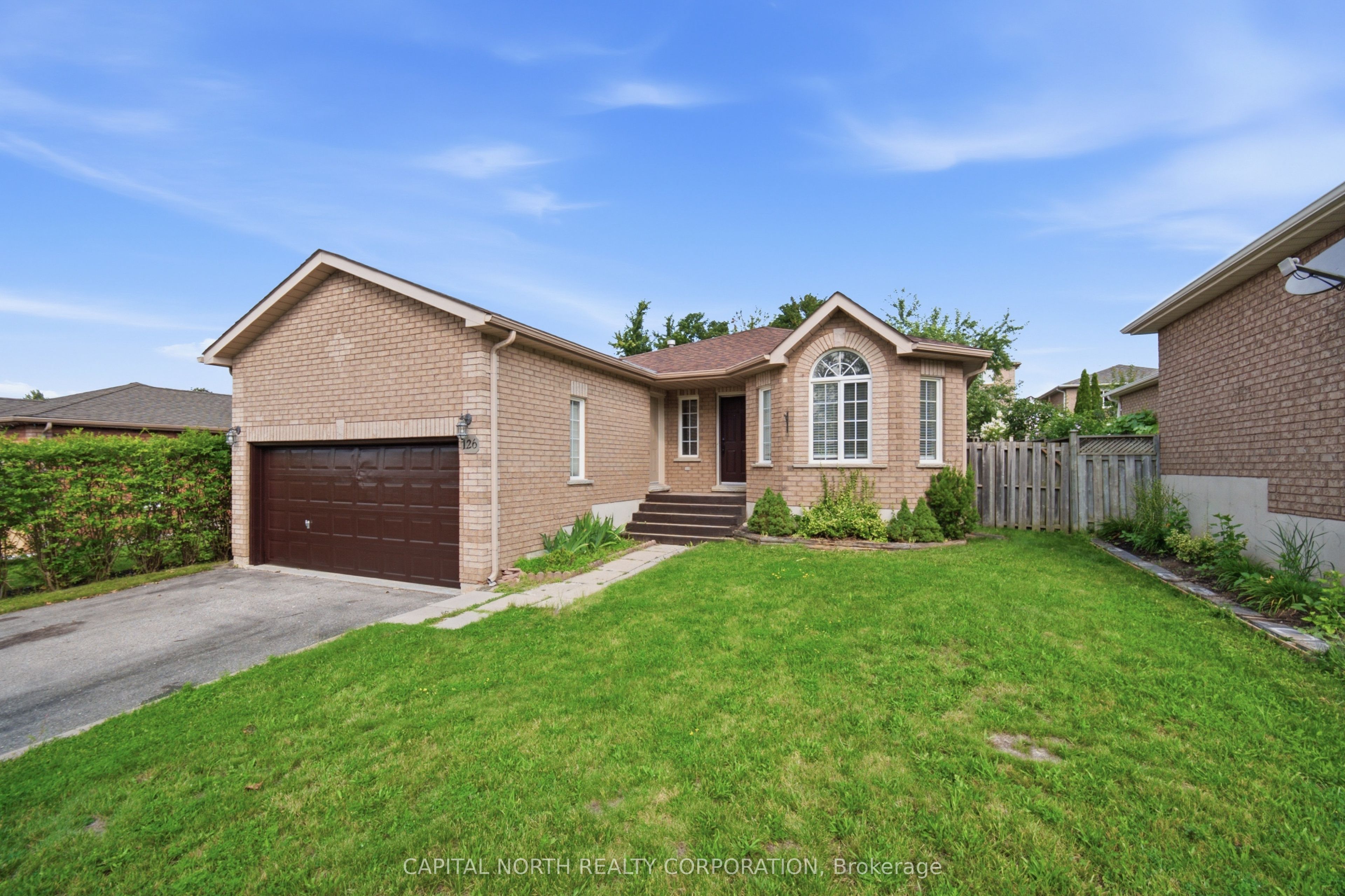 126 Marsellus Drive, Barrie, ON L4N 0E1 photo 2