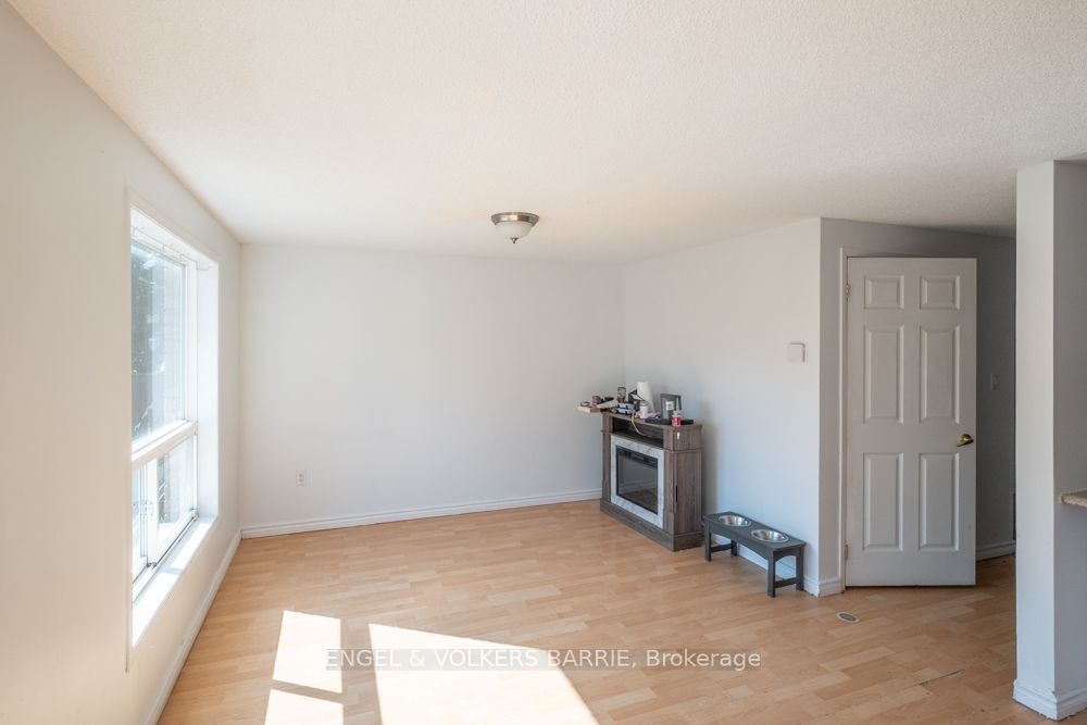 92 Lee Crescent, Barrie, ON L4N 9Z1 photo 2