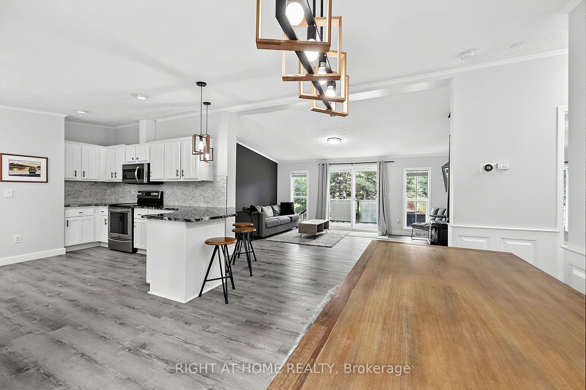 8168 Laidlaw Avenue, Ramara, ON L0K 2B0 photo 2