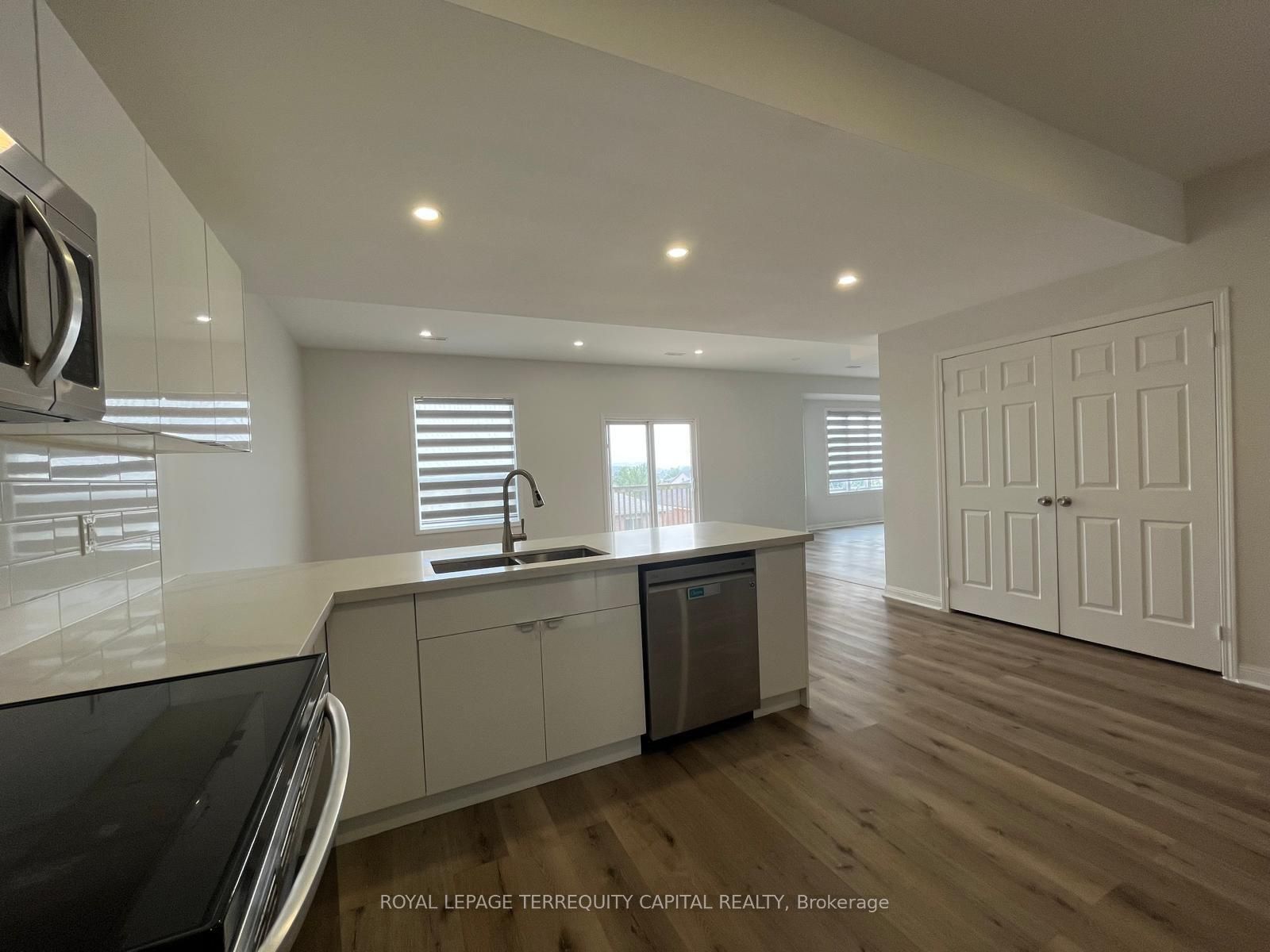 343 Edgehill Drive Upper, Barrie, ON L4N 9X4 photo 4