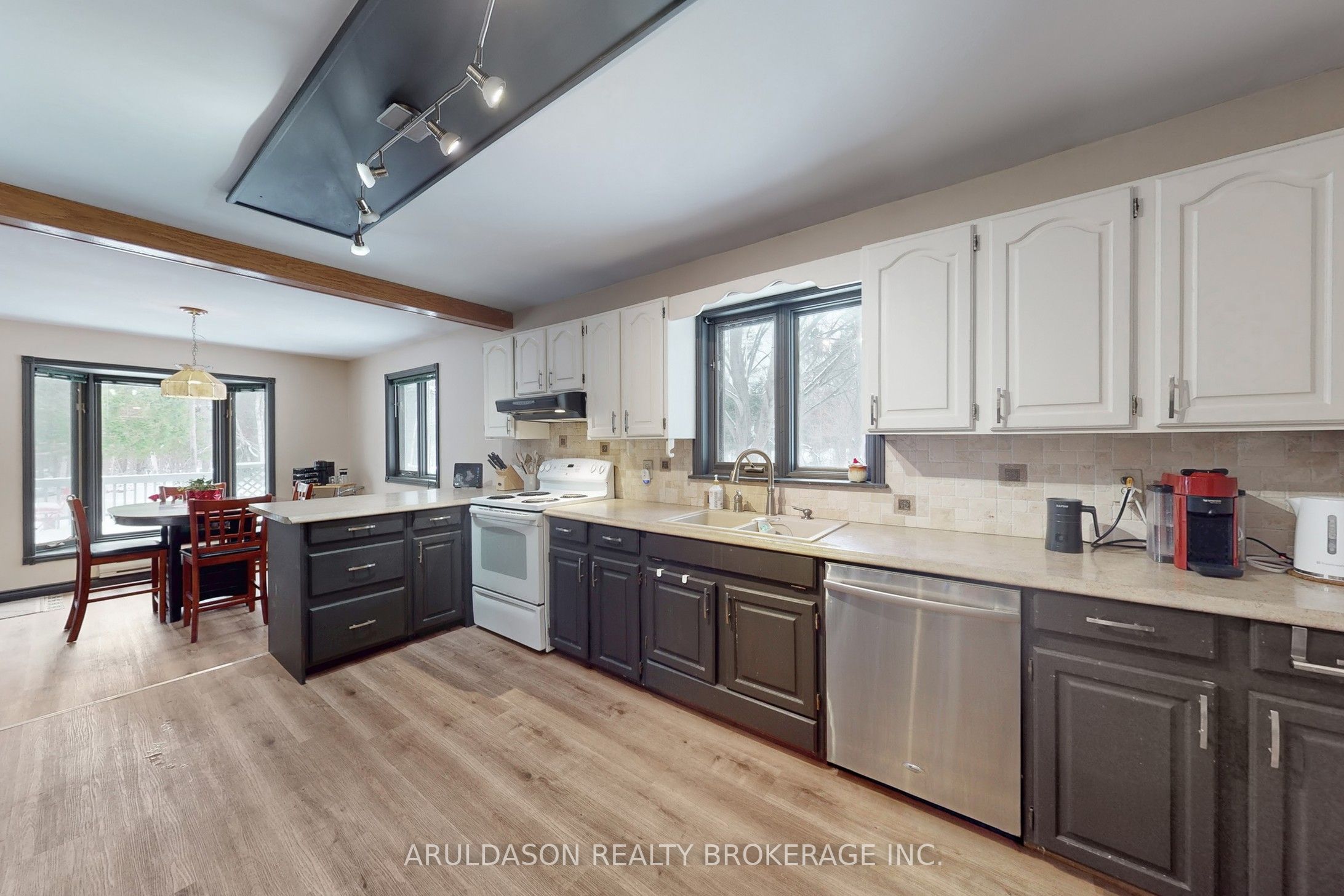 1208 Birchcliffe Crescent, Severn, ON L3V 6H4 photo 4