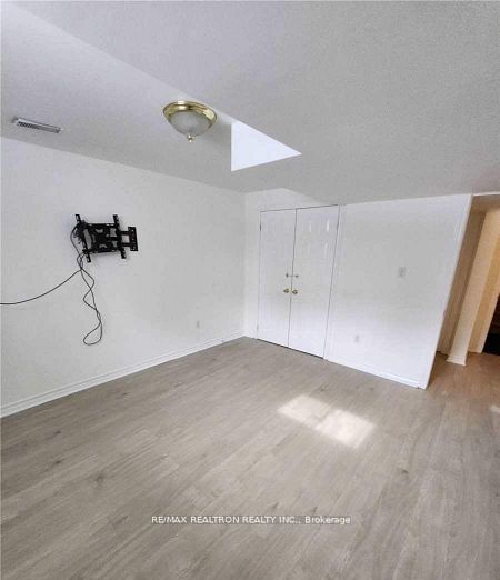 49 Hanmer Street E Bsmnt, Barrie, ON L4M 6V3 photo 2