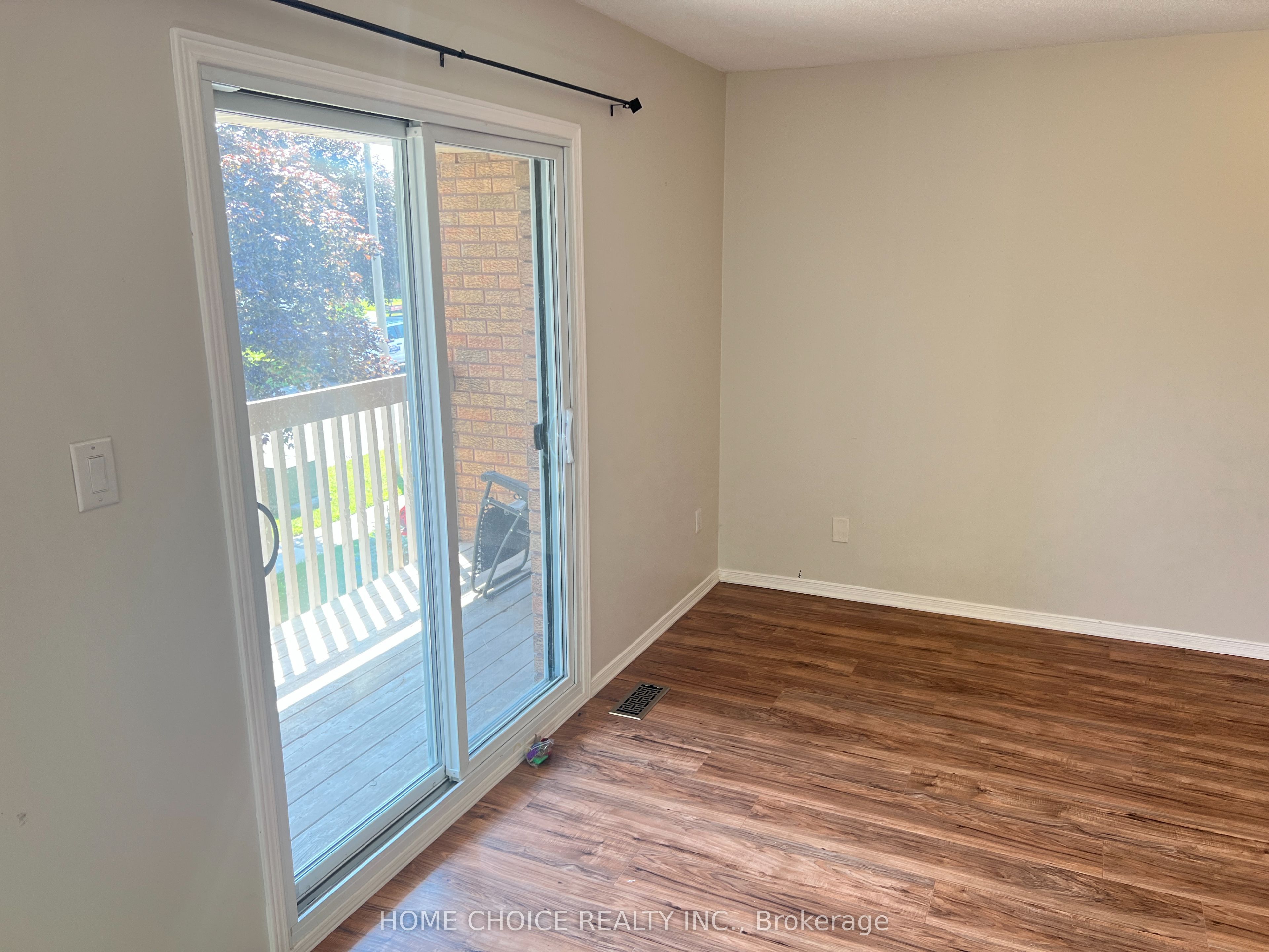 30 Porritt Street Unit 2 (Second Floor), Barrie, ON L4N 6Y3 photo 5