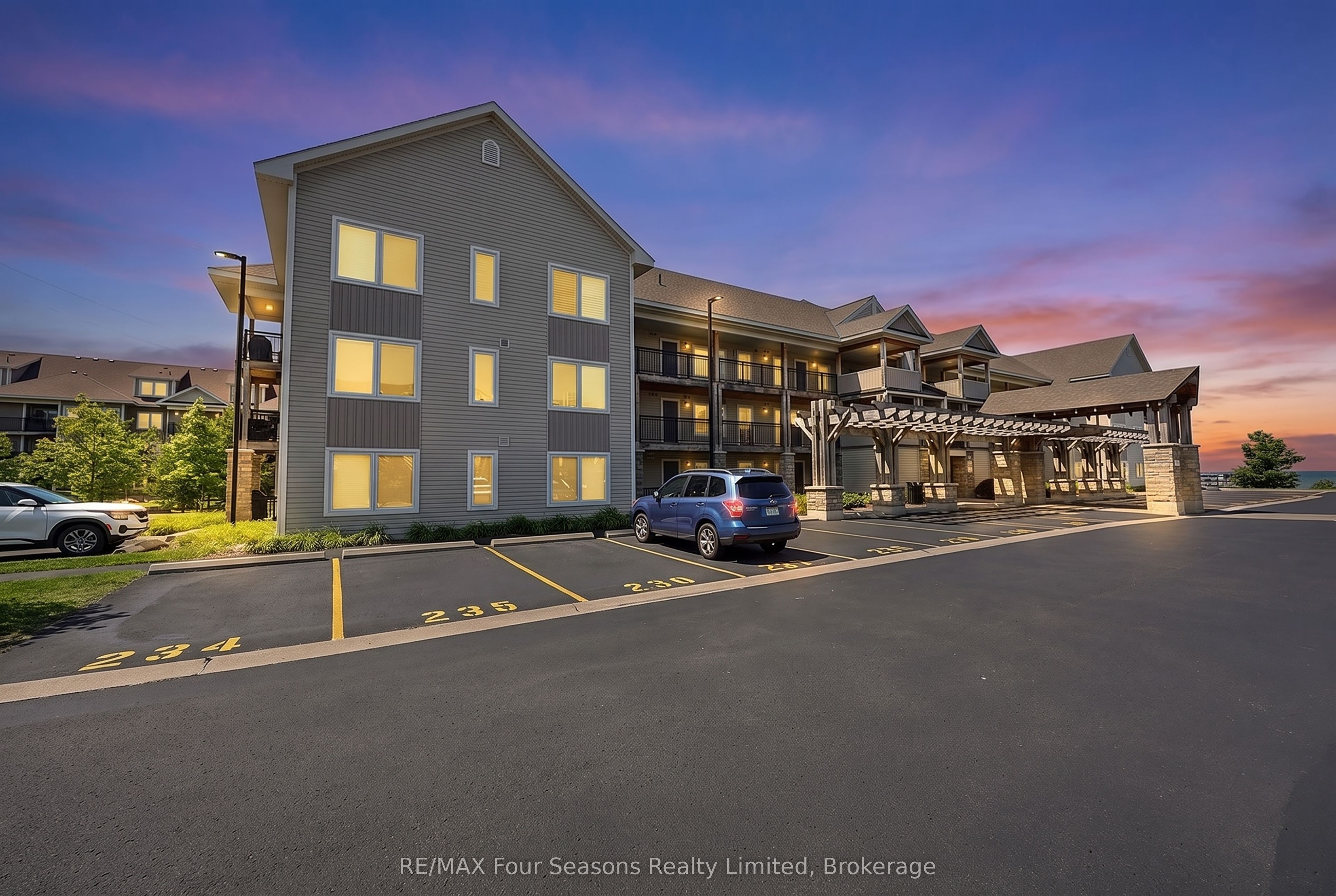 4 Cove Court 302, Collingwood, ON L9Y 0Y6