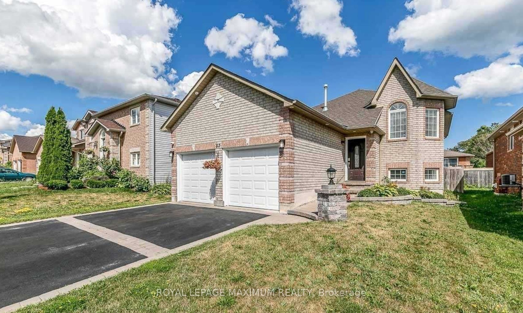 82 Ambler Bay Main, Barrie, ON L4M 7A6