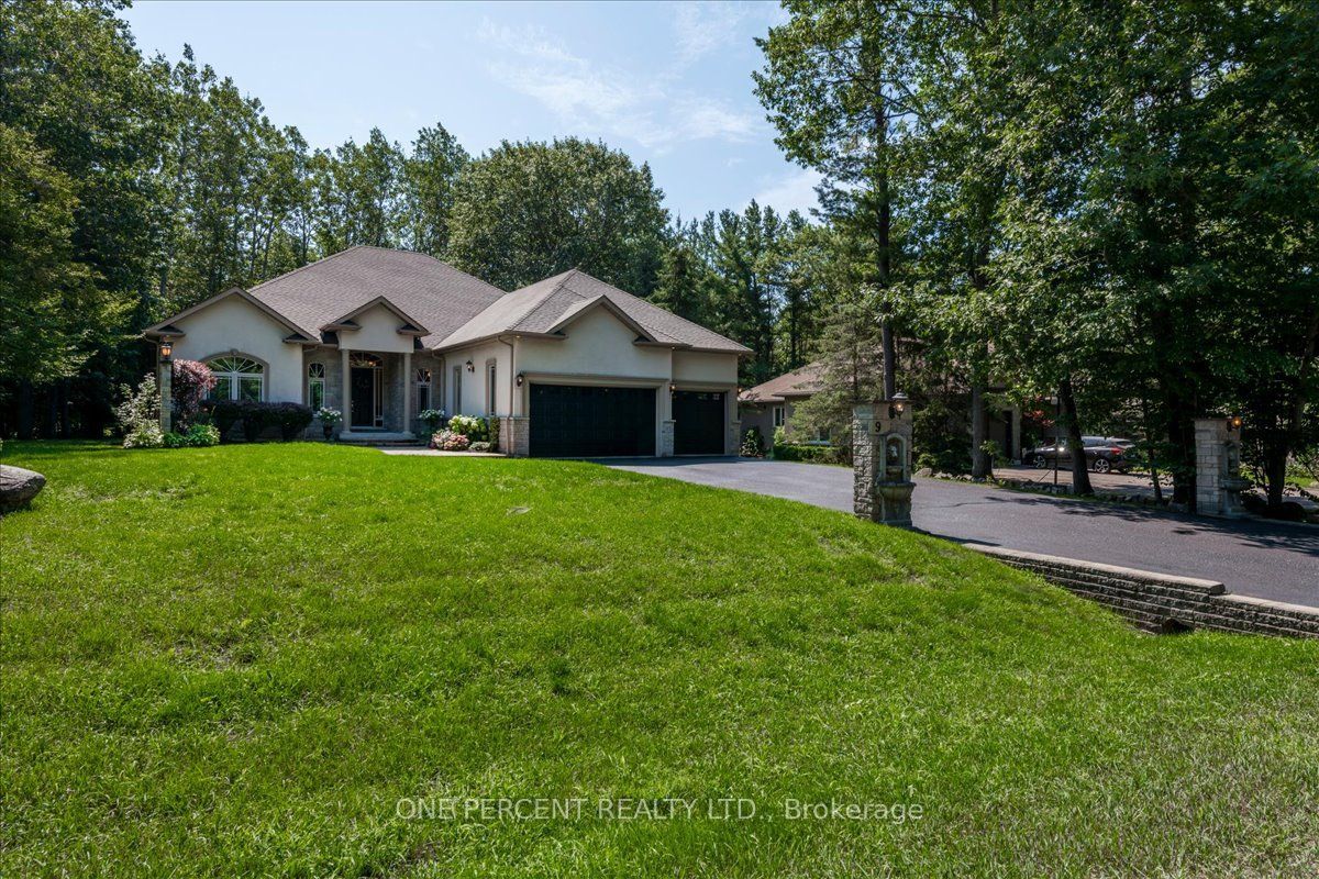 9 Laddie Lane, Springwater, ON L9X 0C3