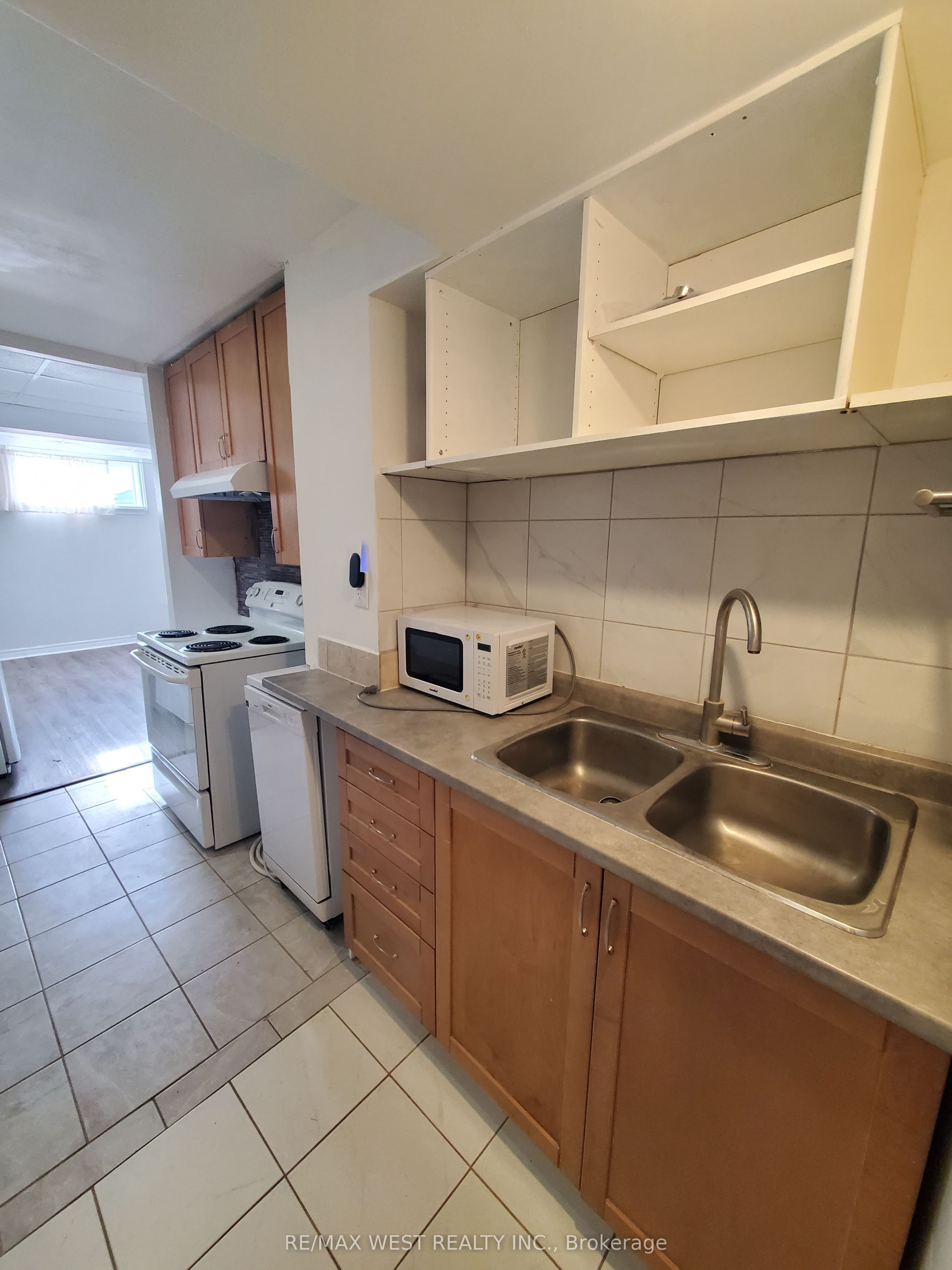 369 Georgian Drive 3, Barrie, ON L4M 7A2 photo 2