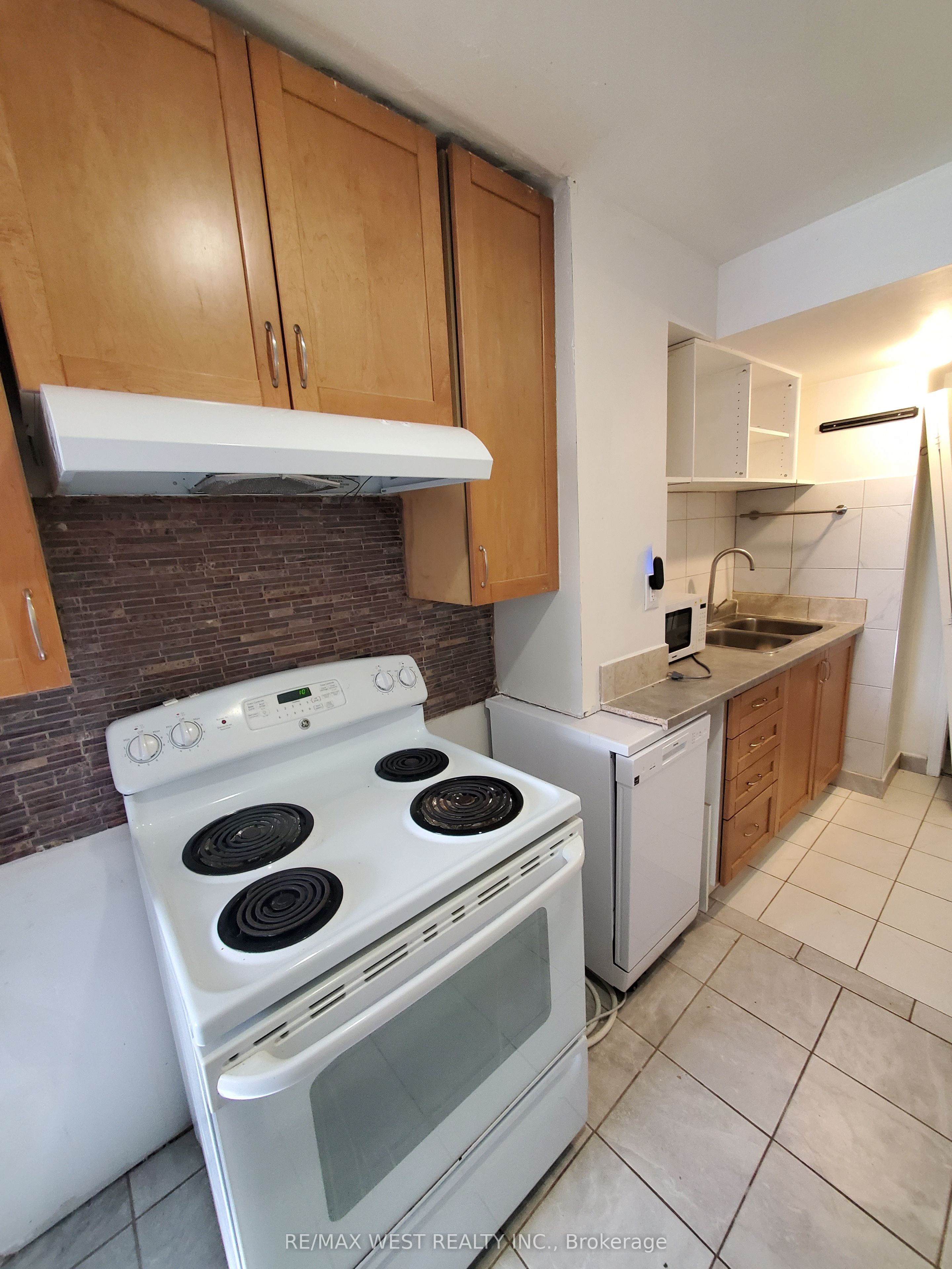 369 Georgian Drive 3, Barrie, ON L4M 7A2 photo 4