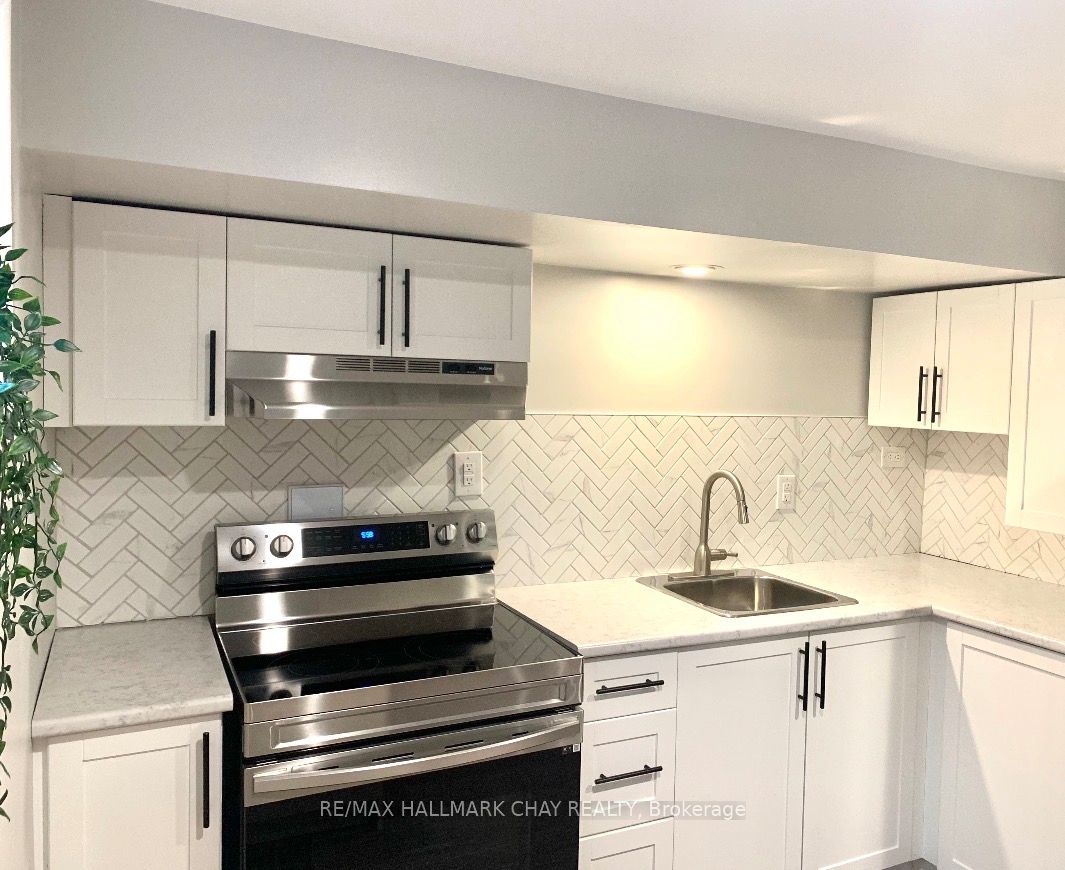 11 Daphne Crescent LOWER, Barrie, ON L4M 2Y7 photo 3