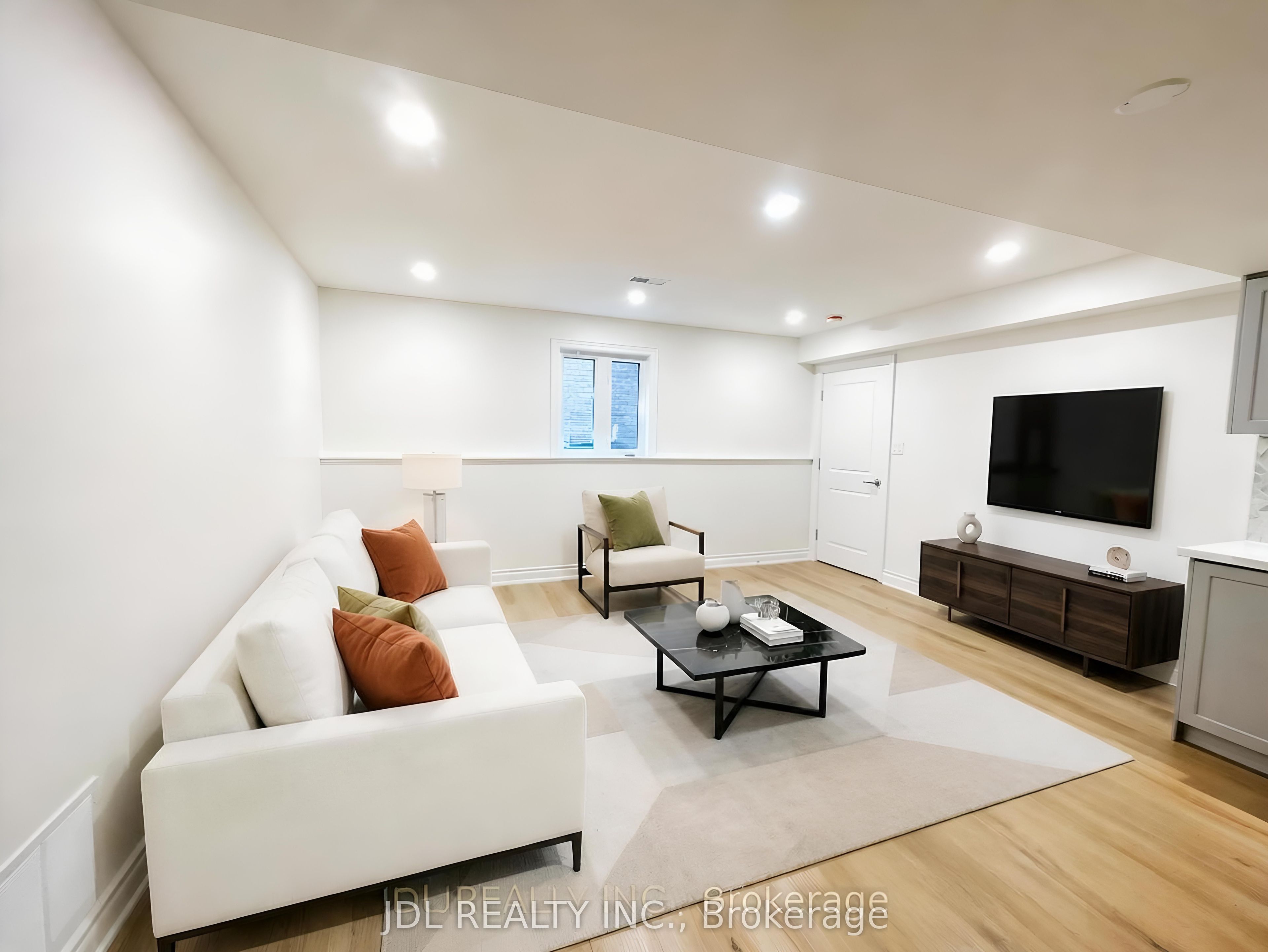 8 Tascona Court Unit 2, Barrie, ON L4M 0C5 photo 4
