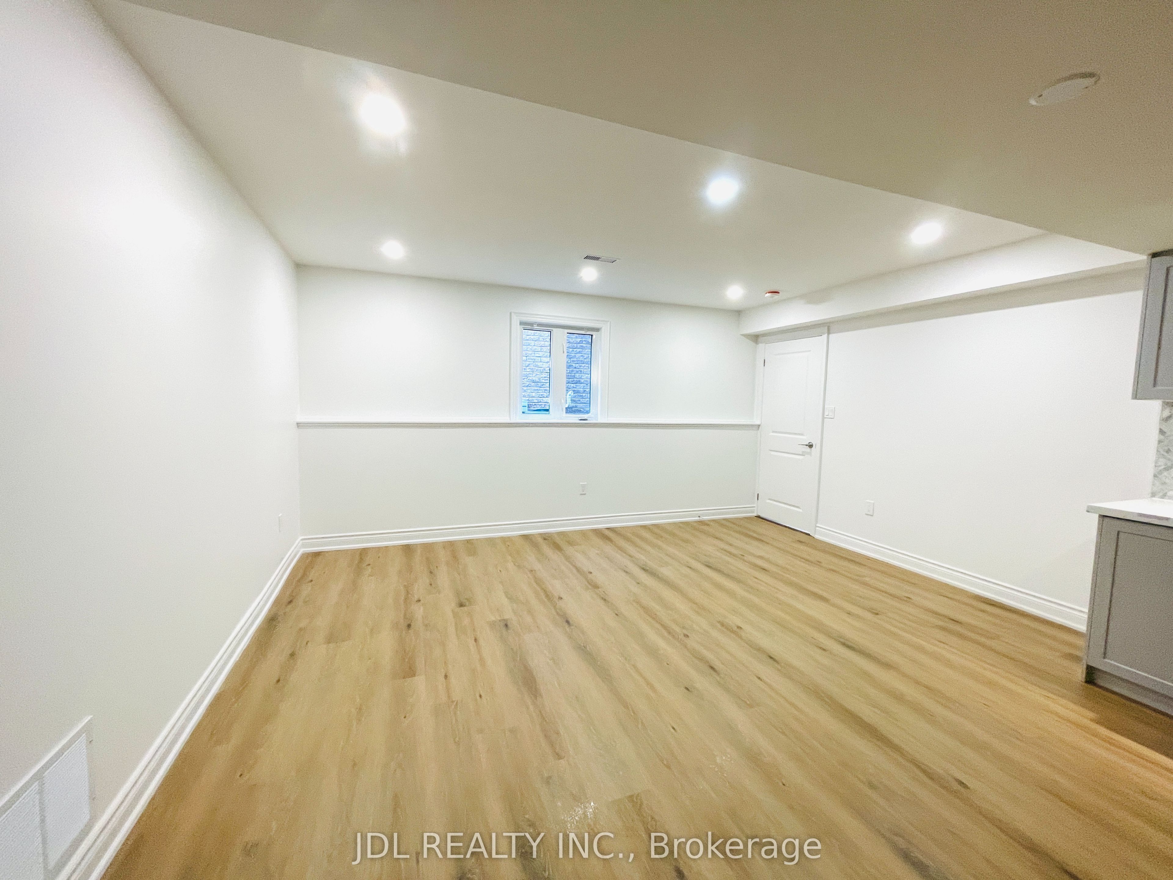 8 Tascona Court Unit 2, Barrie, ON L4M 0C5 photo 5